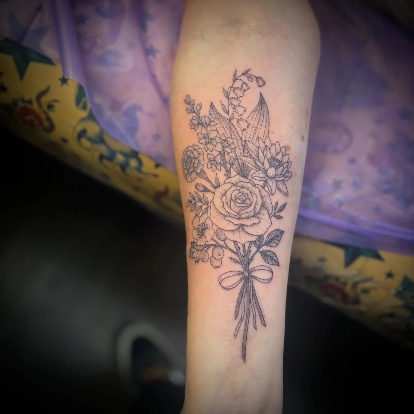 Always love some birth flowers 💐 #flowers #flowertattoo #floraltattoo #birthflowers #birthflowertattoo #family #familyfirst #familytattoo #blackandgraytattoo #femaletattooartist