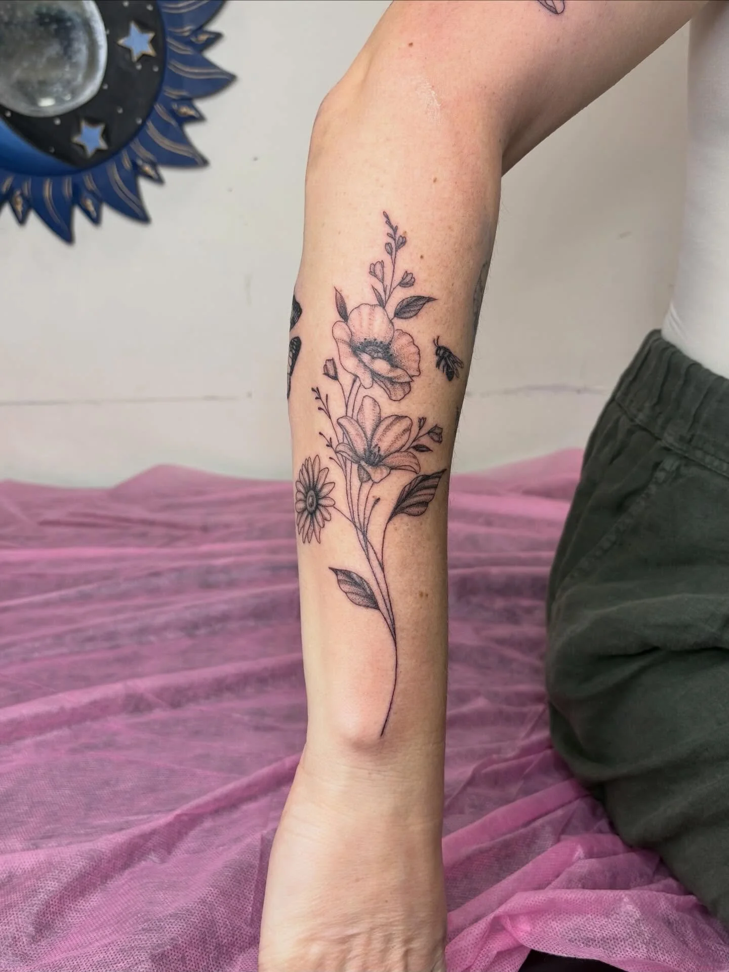 Scroll for some more cute little pieces from the all you can sit flash! #tattoos #tattooartist #tattooflash #patchworktattoo #tattooed