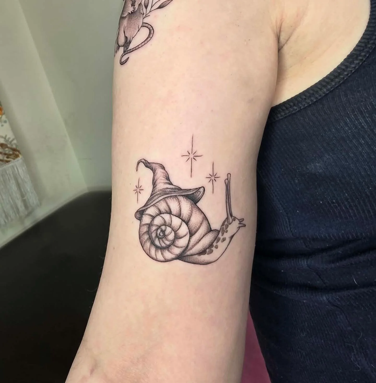Would ya look at this magical guy 😍 #tattoo #tattooflash #parchworktattoo #snailtattoo #whimsicaltattoo