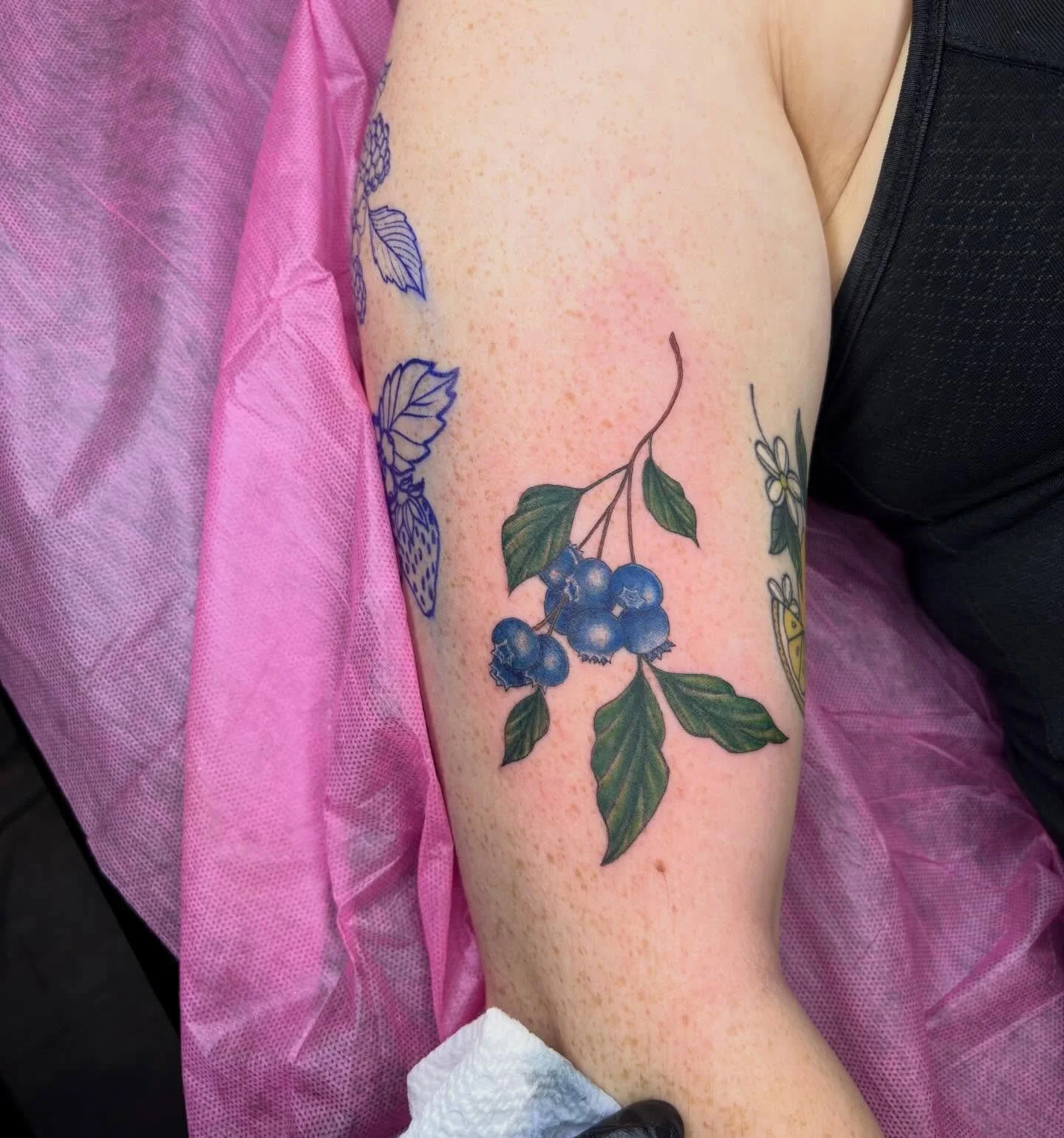 Lovinggg this pretty sleeve of fruits 😍 #blueberrytattoo #botanicaltattoo #colortattoo #femaletattooartist #patchworktattoo