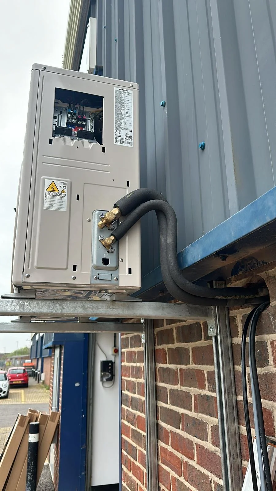 Air conditioning unit on a side view