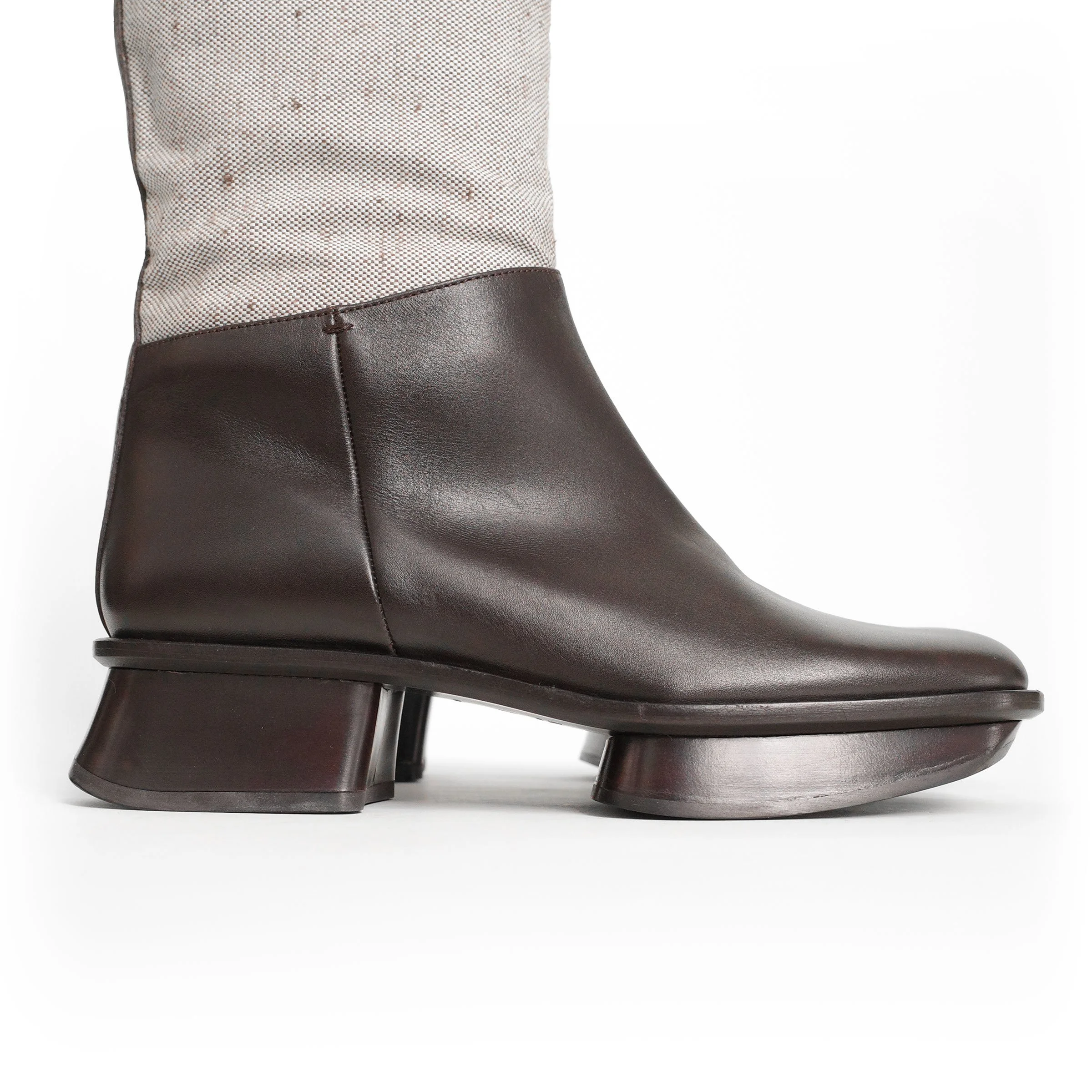 Prada SS 1999 split sole knee boots composed of canvas and leather. Size EU 37 / UK 4. Available at Artefact Archive.