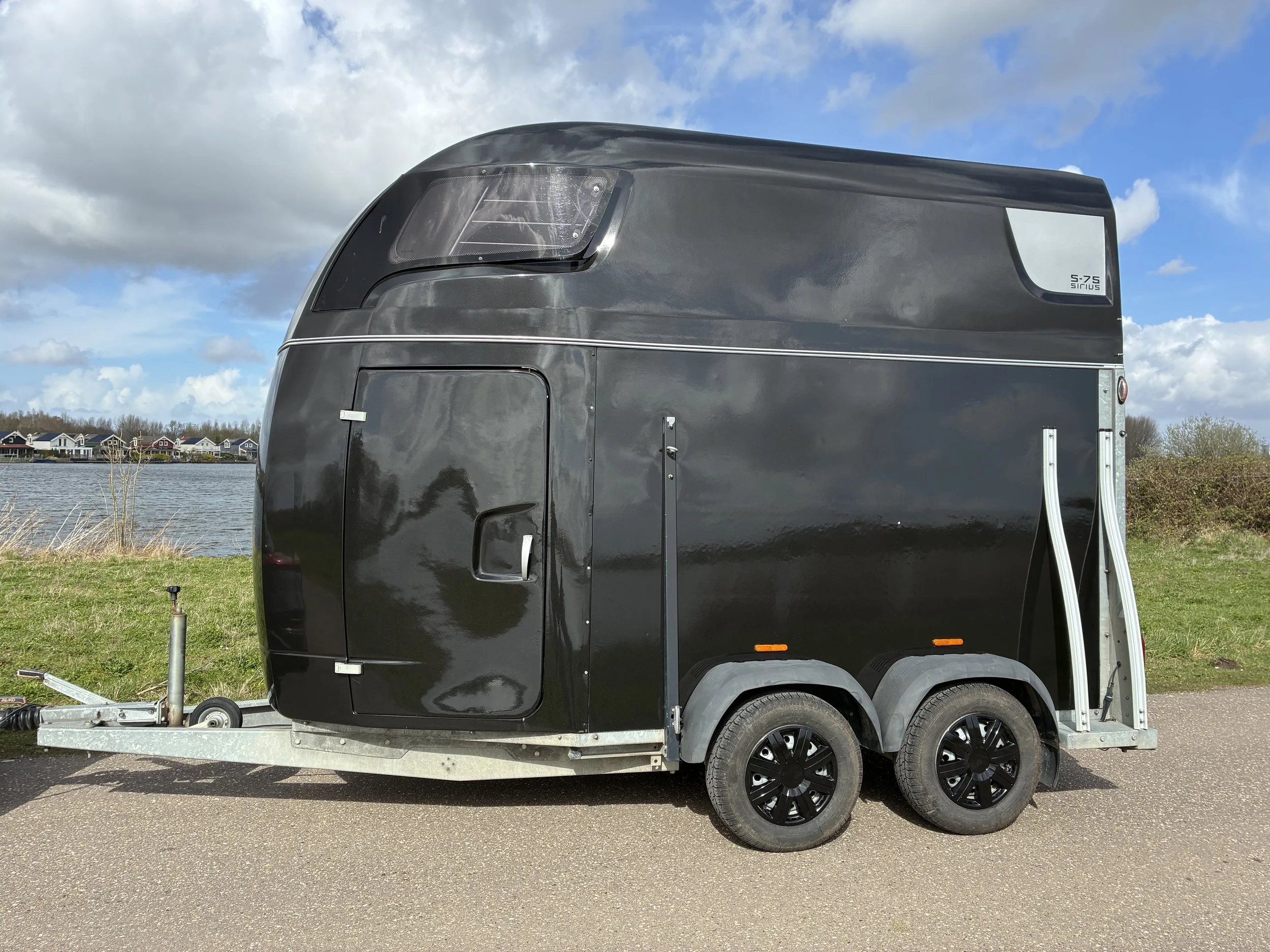 Polyester Sirius S75 met aluminium bodem en zadelkamer