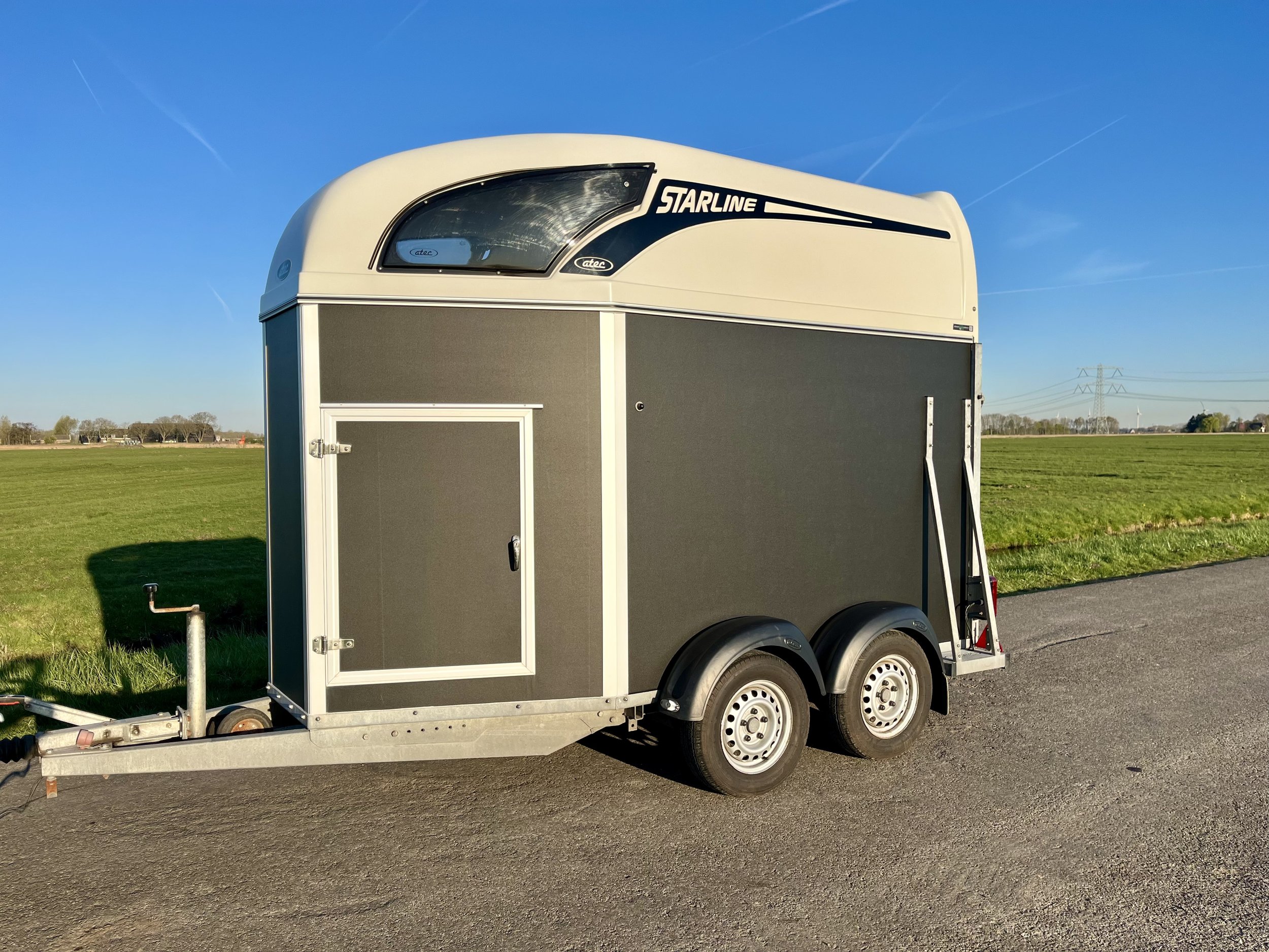 1,5 paards Atec Starline met zadelkamer