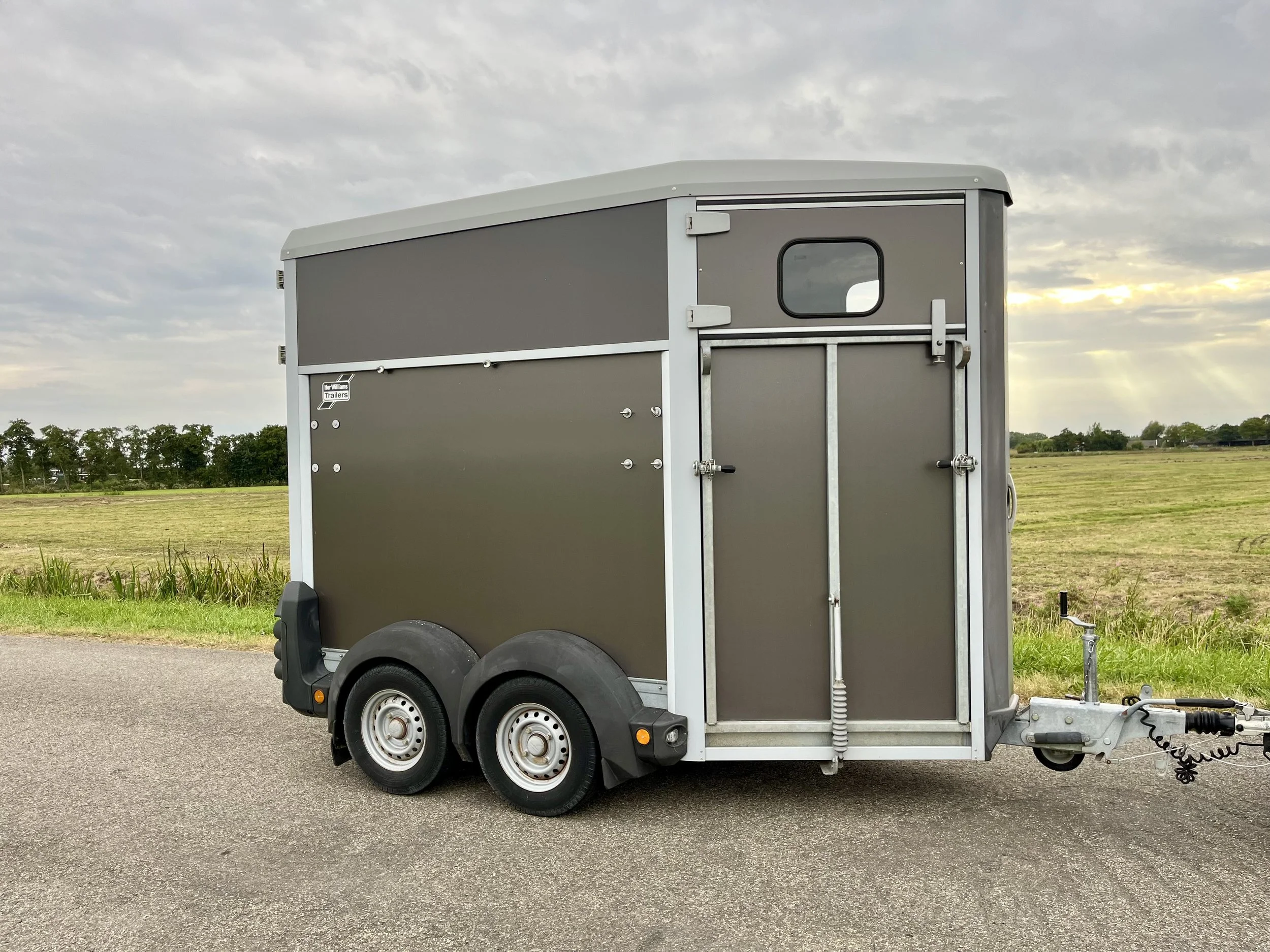 Ifor HB403 met voorlosklep