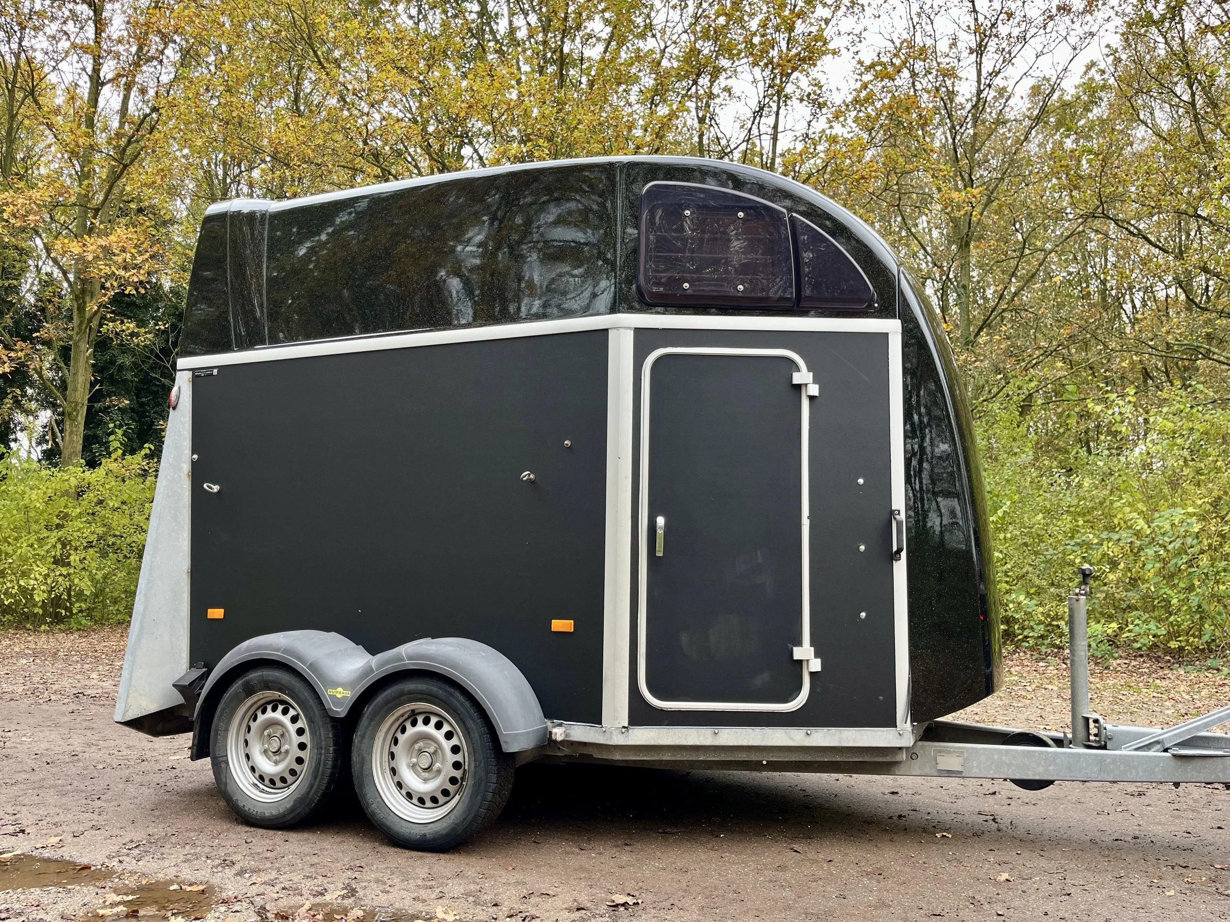 Prachtige Humbaur Balios Aero met zadelkamer