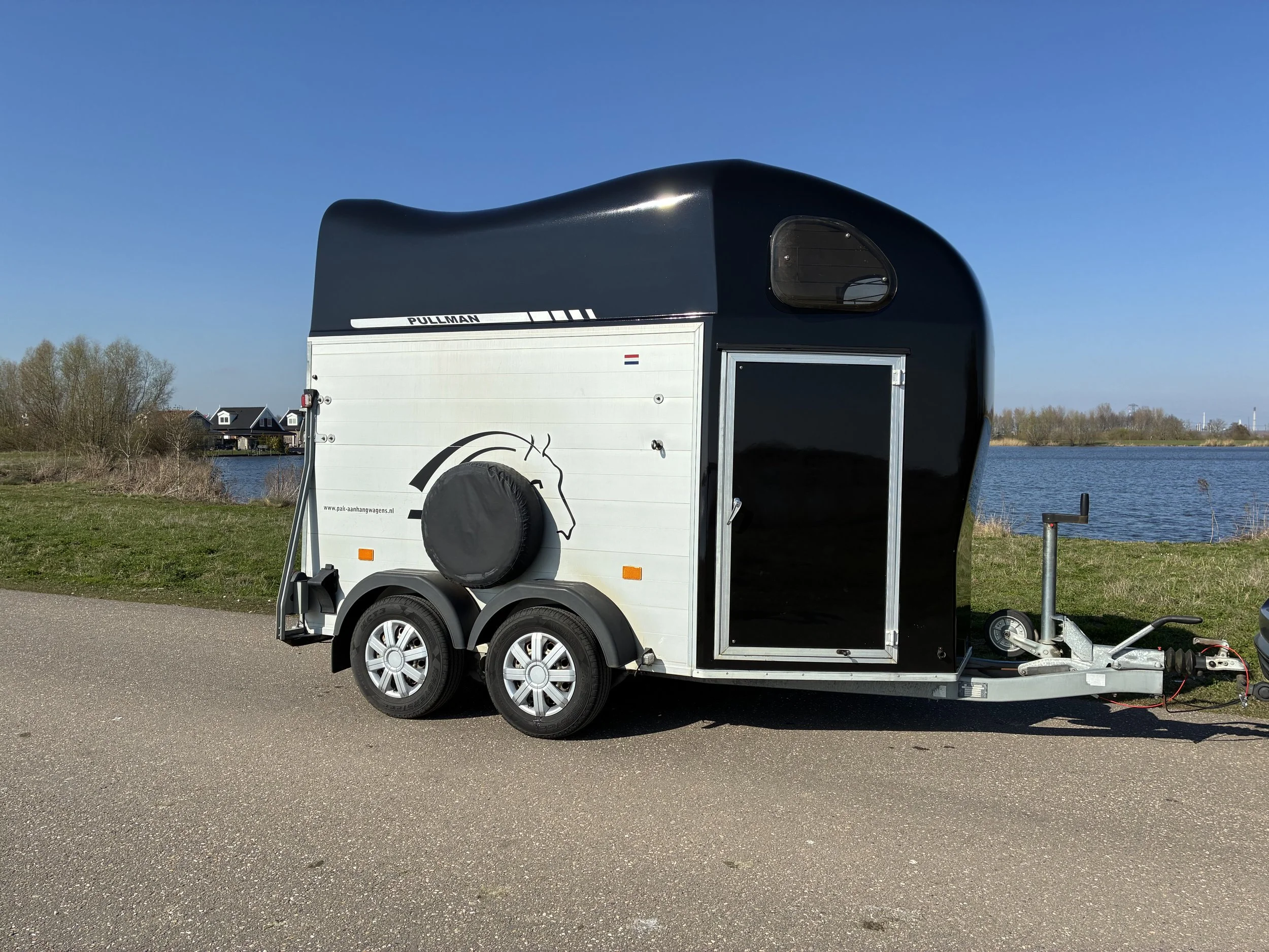 Volledig aluminium Cheval Liberte met zadelkamer en klep deur