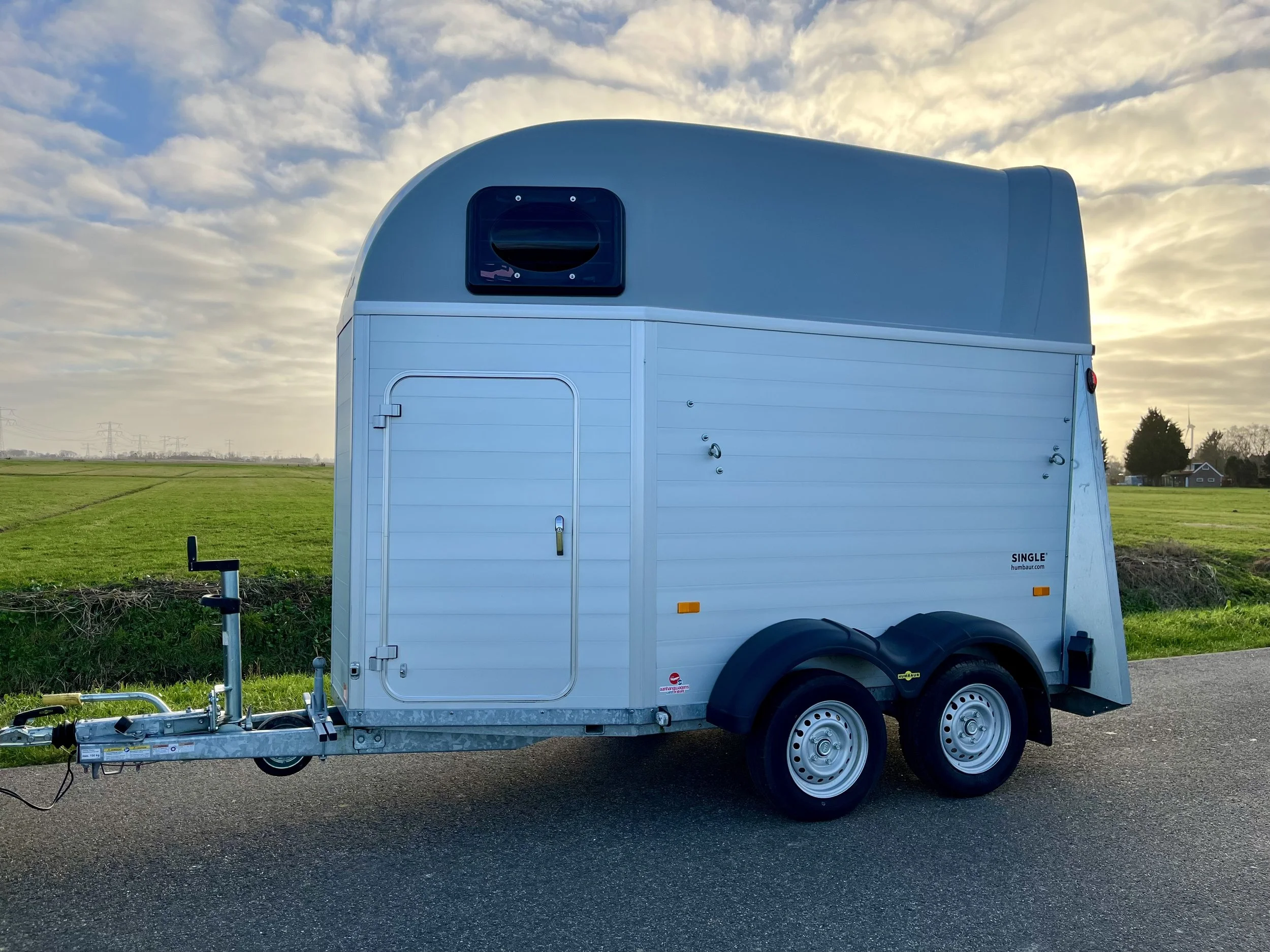 Volledig aluminium Humbaur Single met zadelkamer