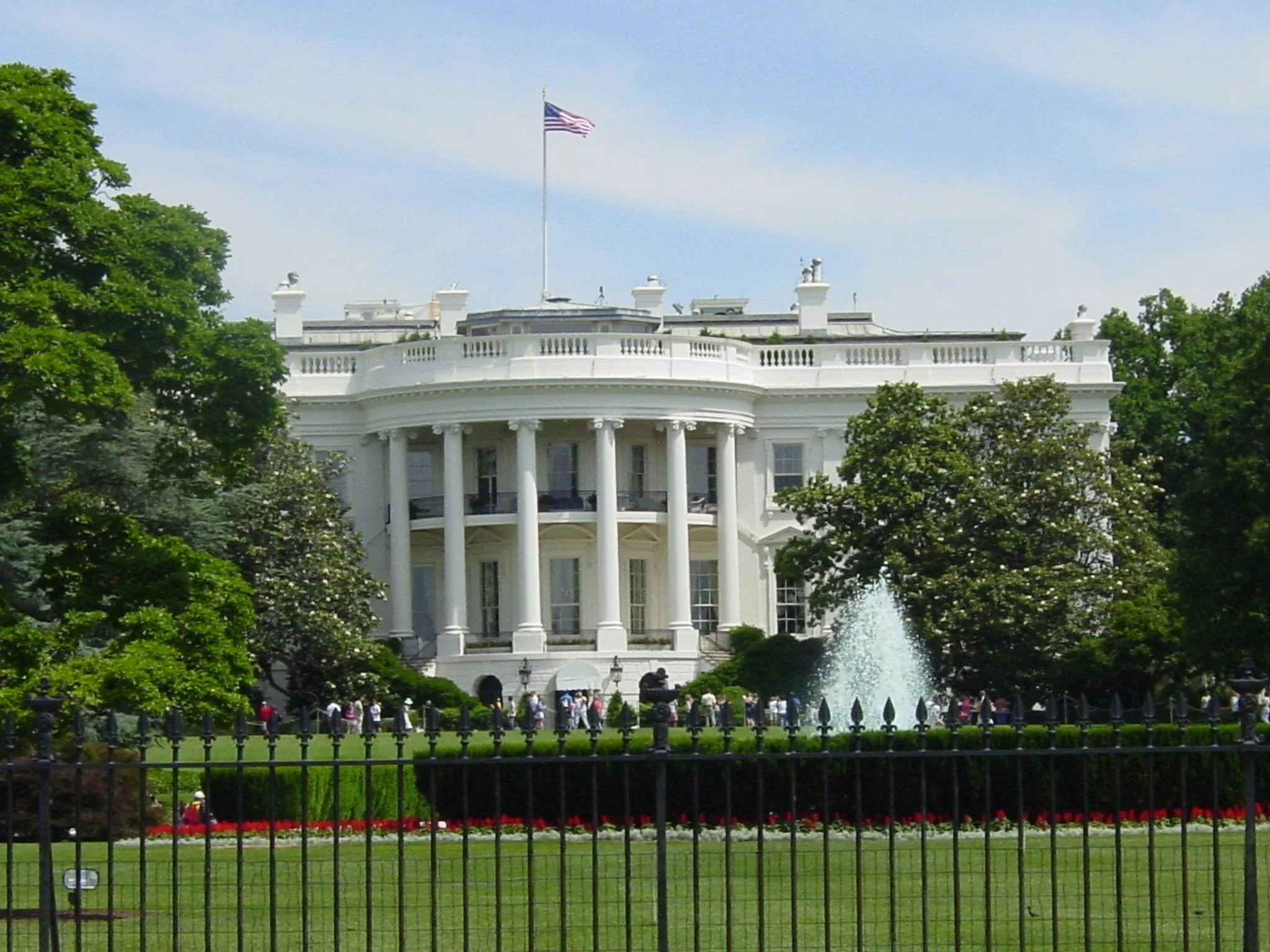 Archival July 2010 view of the White House south facade, fountain, lawn and American flag. Photo: U.S. National Park Service.