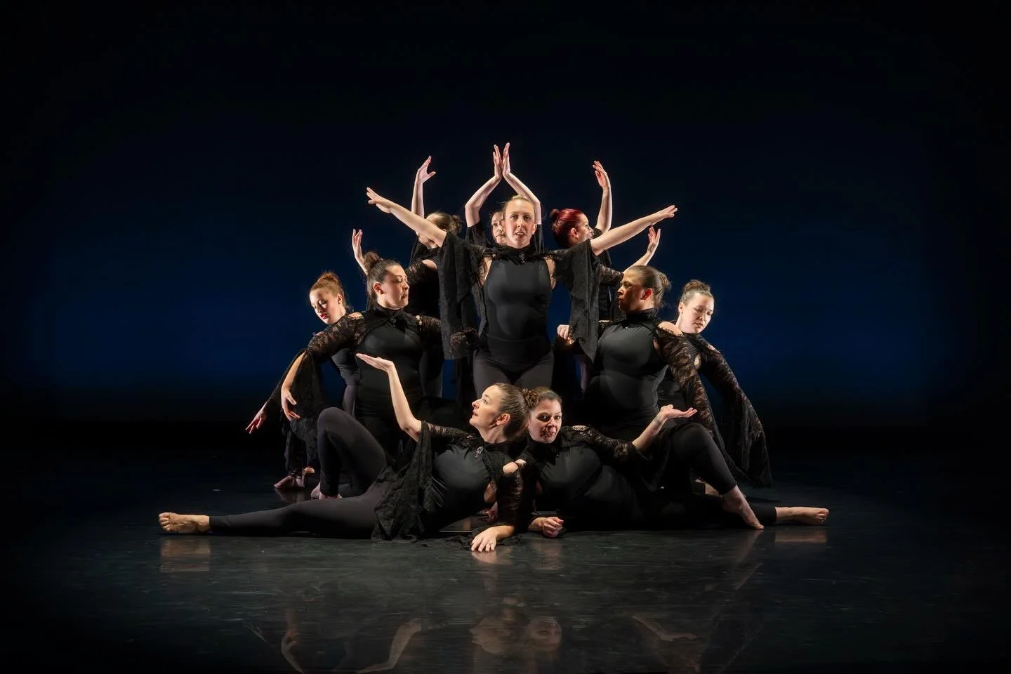 I love my job. It was an honor to witness the strength and beauty these dancers displayed - see my stories to get tickets for their performance tonight! 
@syracusecontemporarydance 

#cnydancers #cnydancephotographer #scdc