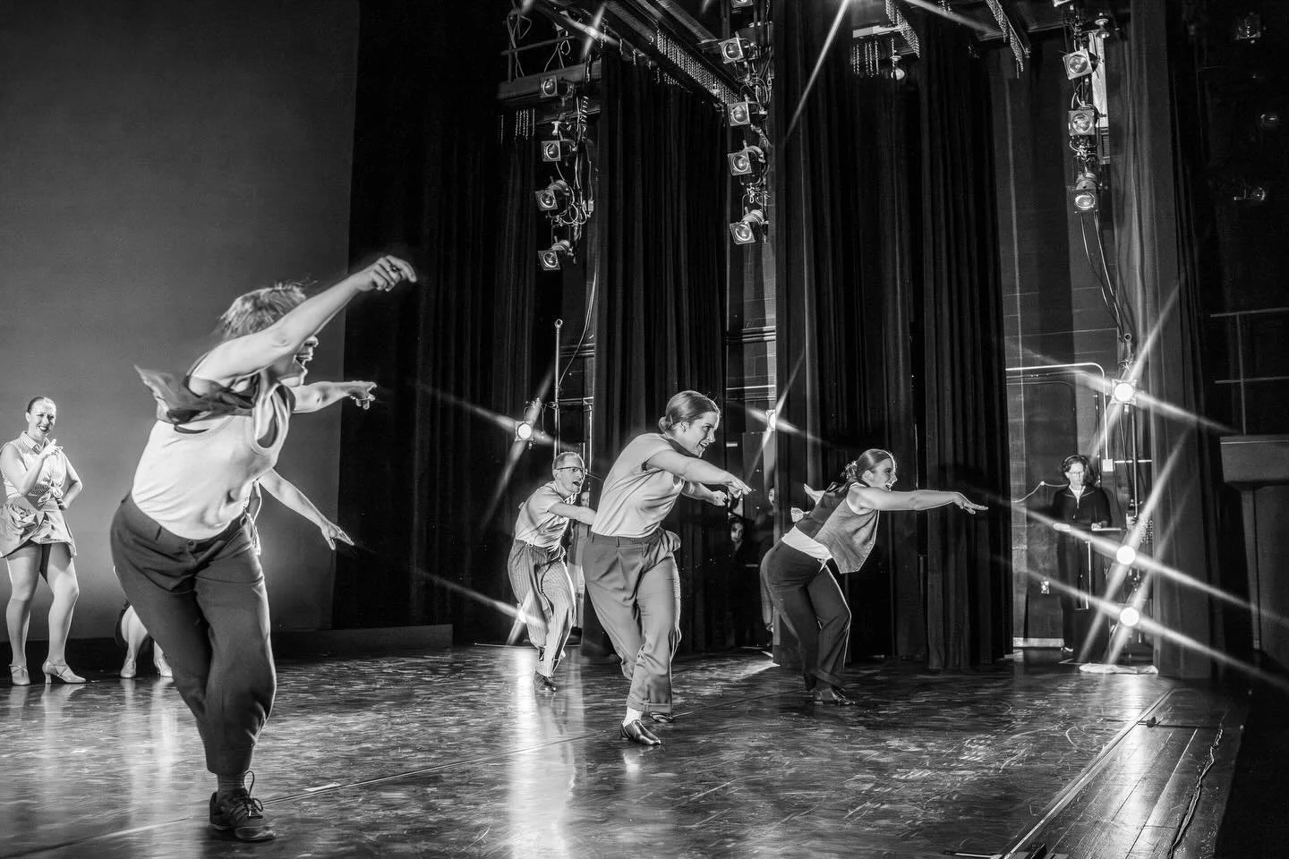 Yesterday I got to see all of the hard work the artists @syracusecontemporarydance have poured into their show.  I was blown away by the incredible choreography, amazing athleticism and artistry.  Tonight is their final performance - see my stories t