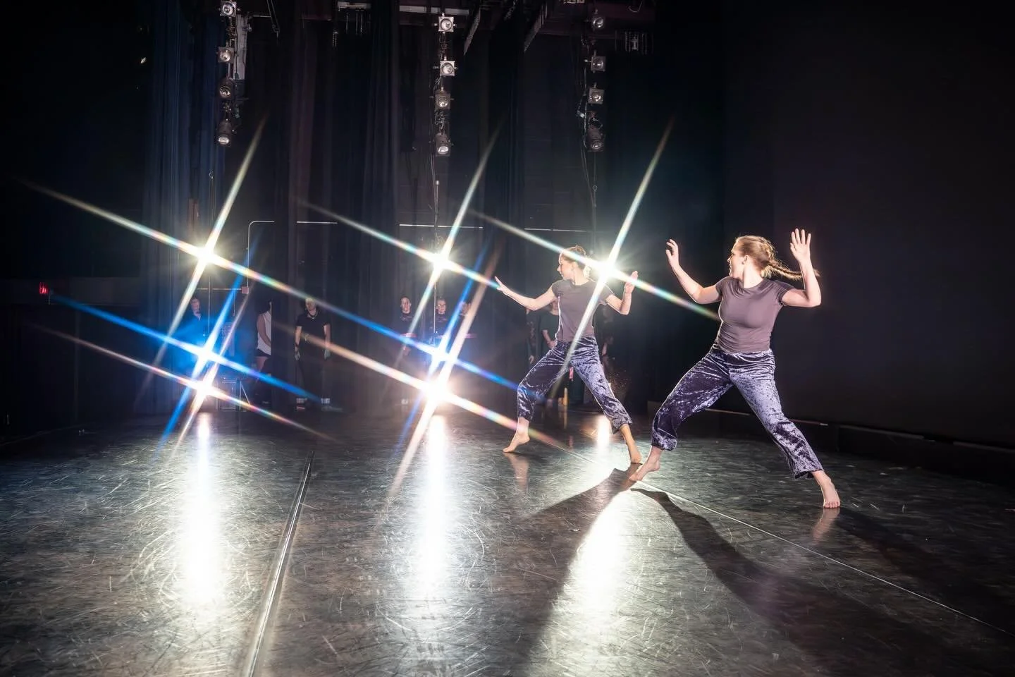 Kaleidoscope - these amazing Brooklyn artists traveled back home to Syracuse to perform with @syracusecontemporarydance 

&ldquo;In the right light, at the right time, everything is extraordinary.&rdquo; - Aaron Rose⠀
⠀
Welcome to our #chasing_light_
