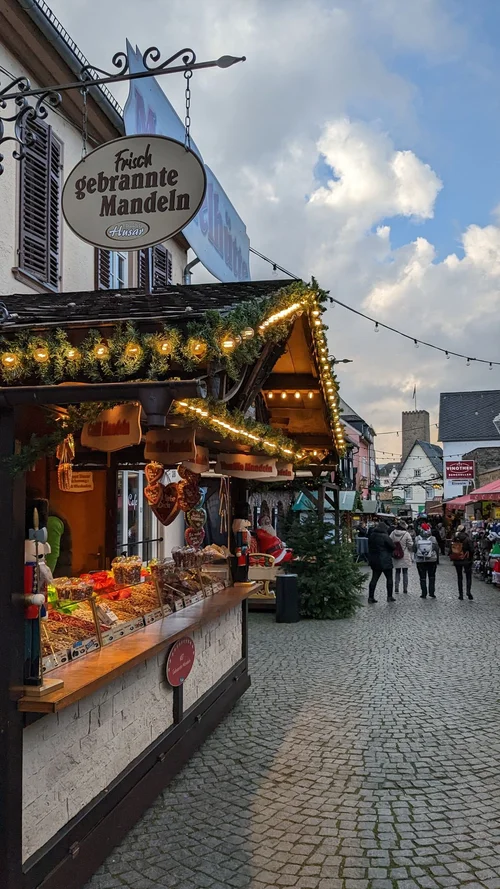 Christmas market gathering, R&uuml;desheim