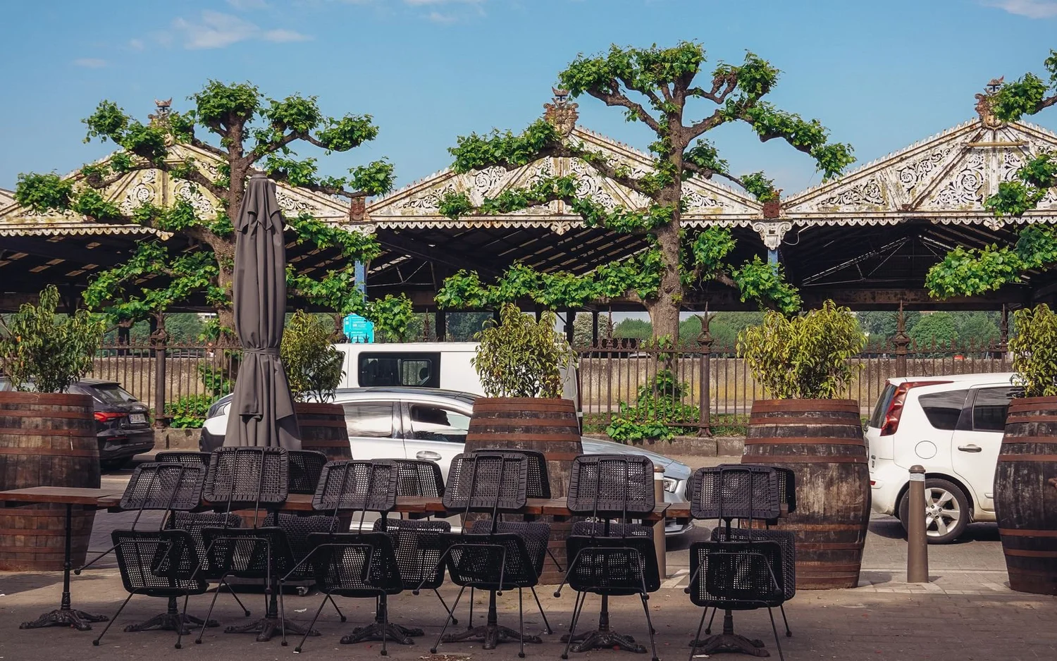 Riverside caf&eacute; terrace, Antwerp
