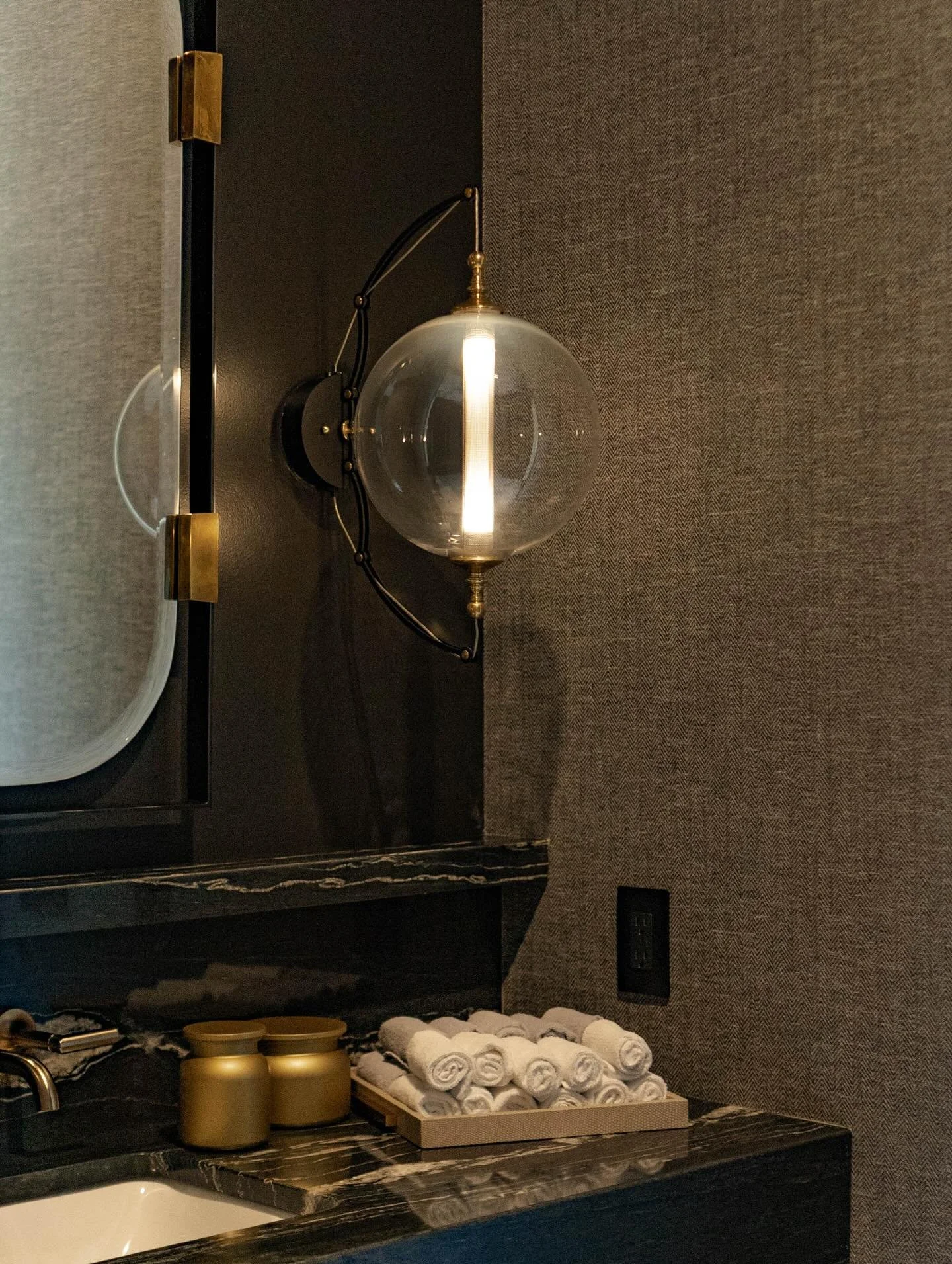 Heading into the weekend ready to entertain guests with a sexy tailored bathroom - we&rsquo;ve got you! This menswear inspired classy powder bath is sure to impress your guests 🧵🖤✨

#BeOpenBeInspired #OGDesign