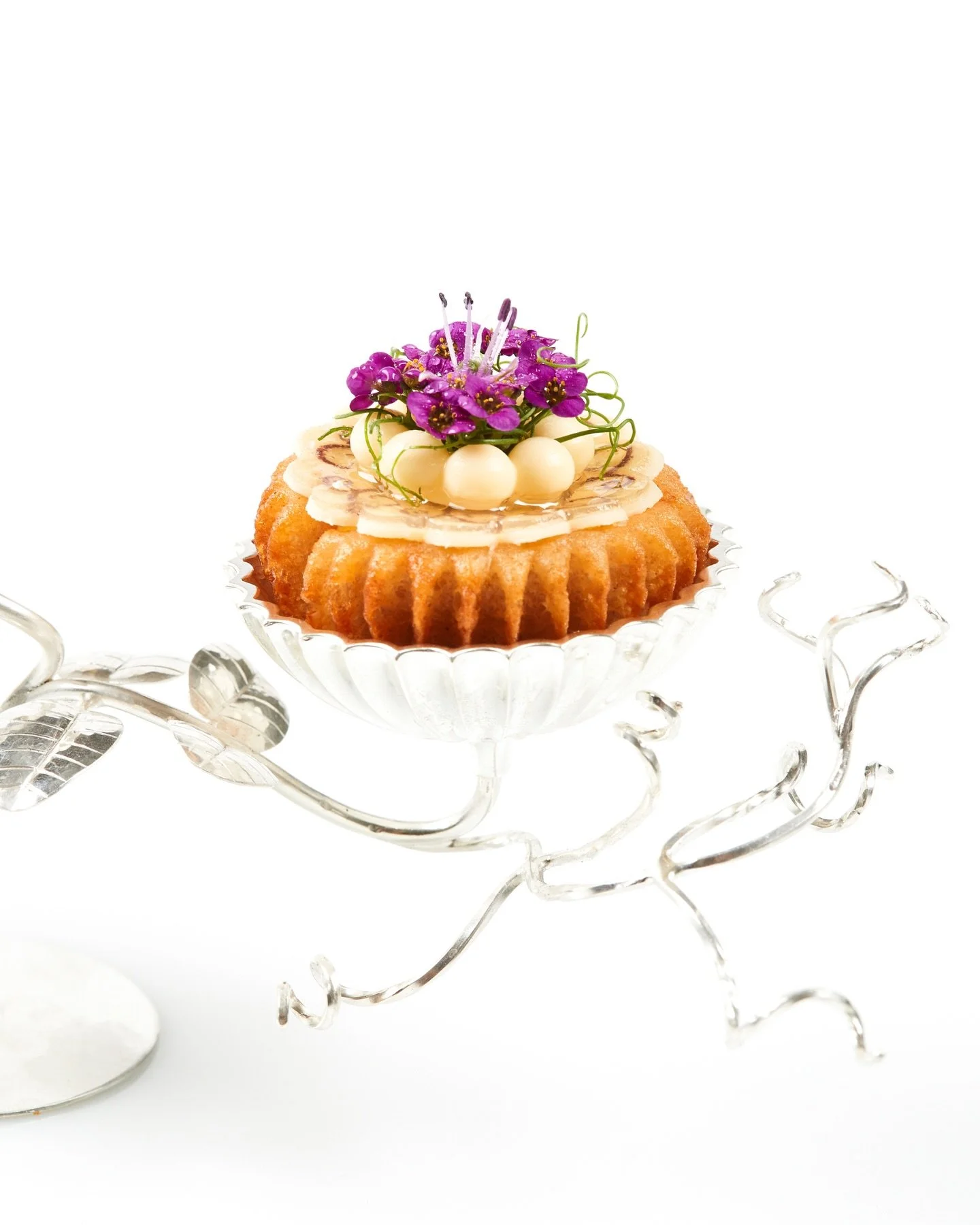 The &AElig;bleskive - a round, pillowy pastry woven into Danish food culture for generations. Beloved. Nostalgic. Ours.

Traditionally sweet. Here, reimagined as savoury - a crisp chickpea shell, slow-softened onions, silky chickpea cream, crowned wi