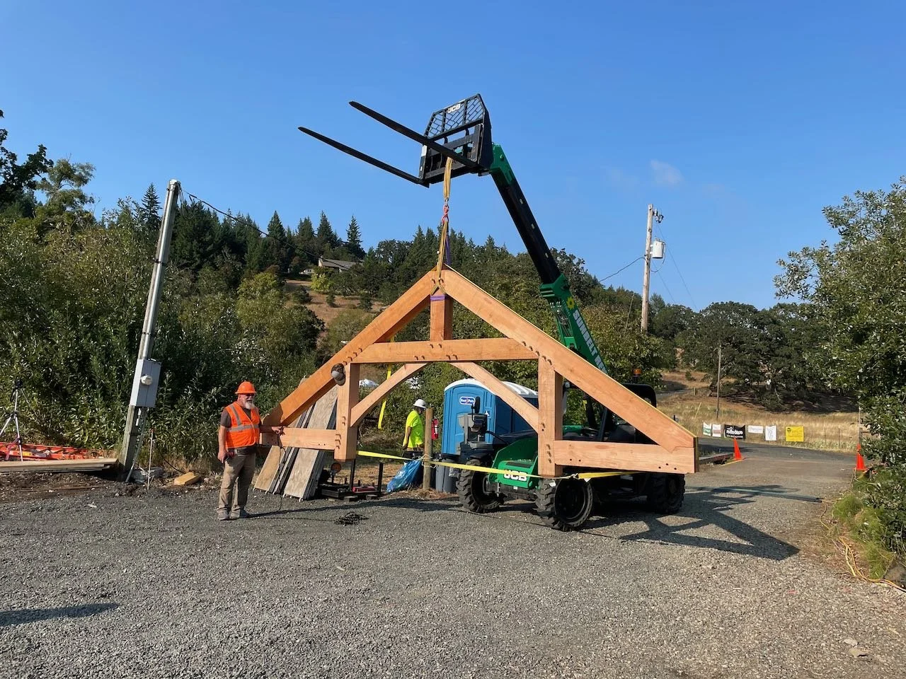 Telehandler lifting a hammer beam truss