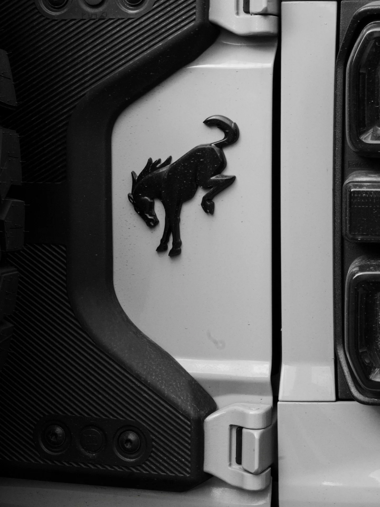 Take a bronco &amp; give it a little &ldquo;Juice&rdquo; 🔥

&bull;
&bull;

#BroncoRaptor #godzillamotor #fordpreformance #barretjackson #ZFWorx