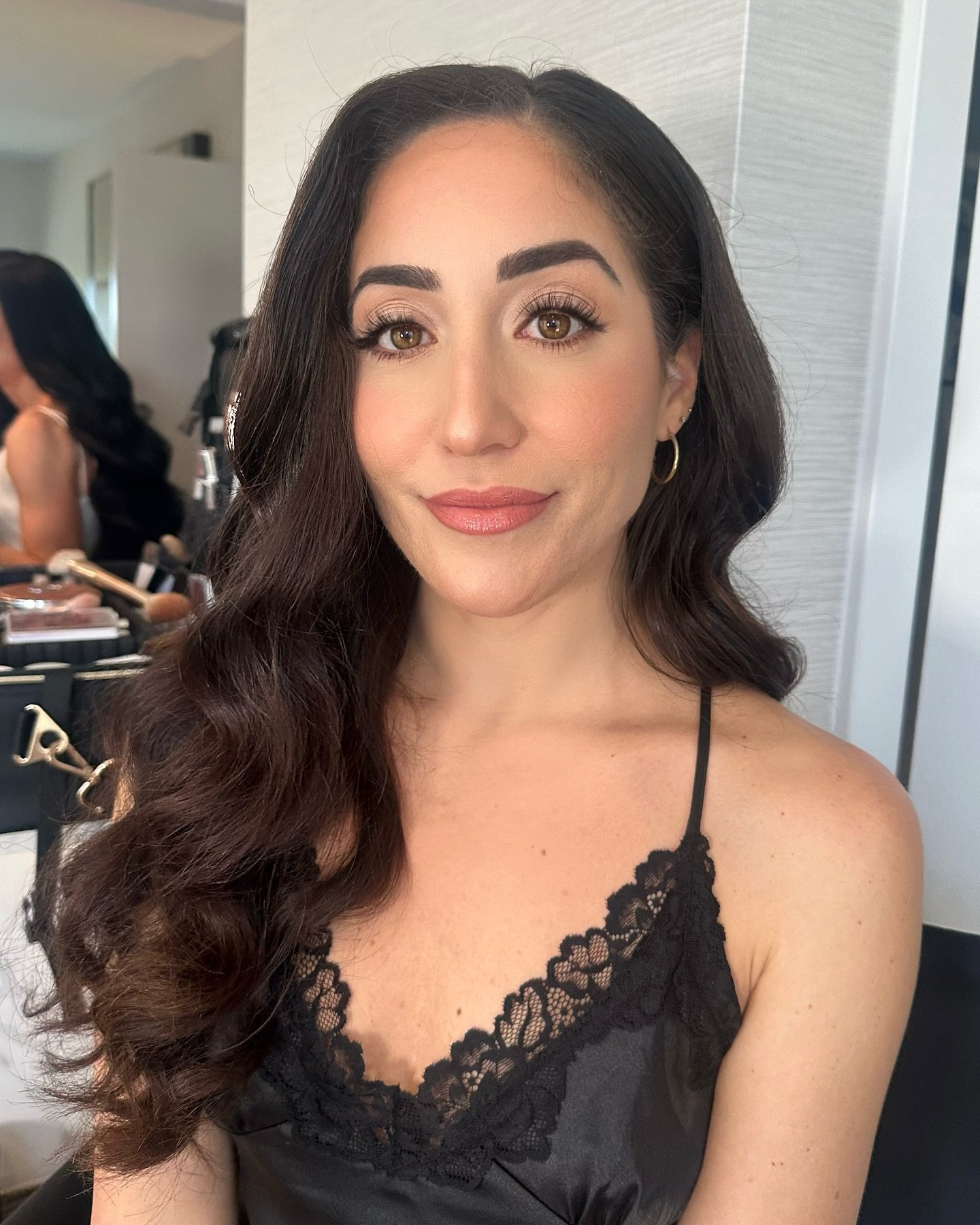 Beautiful G! Had the pleasure of unexpectedly running into and glamming a family member today 🫶🏼 what a treat!

Request: Soft peachy tones, medium coverage, fresh and blushed 

Makeup @beautifullyrevealed 
Working with @nikkiikasak