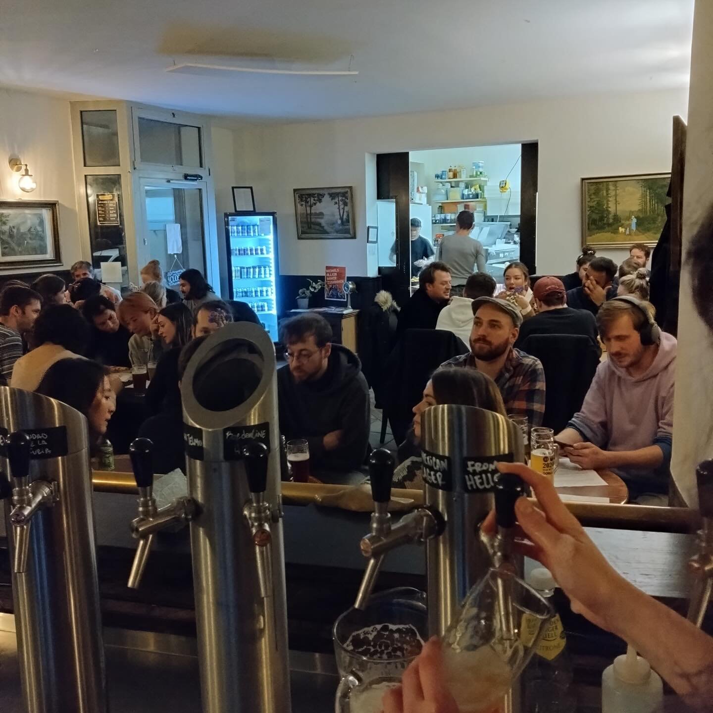 🎉 GAME ON, BERLIN! 🎉
Think you&rsquo;re the trivia champ of your crew? Prove it! 🧠🍕🍻

Every Wednesday we bring you the most epic pub quiz in town &ndash; packed with laughs, brain-busting questions, cold craft beers, and the cheesiest pizzas in 