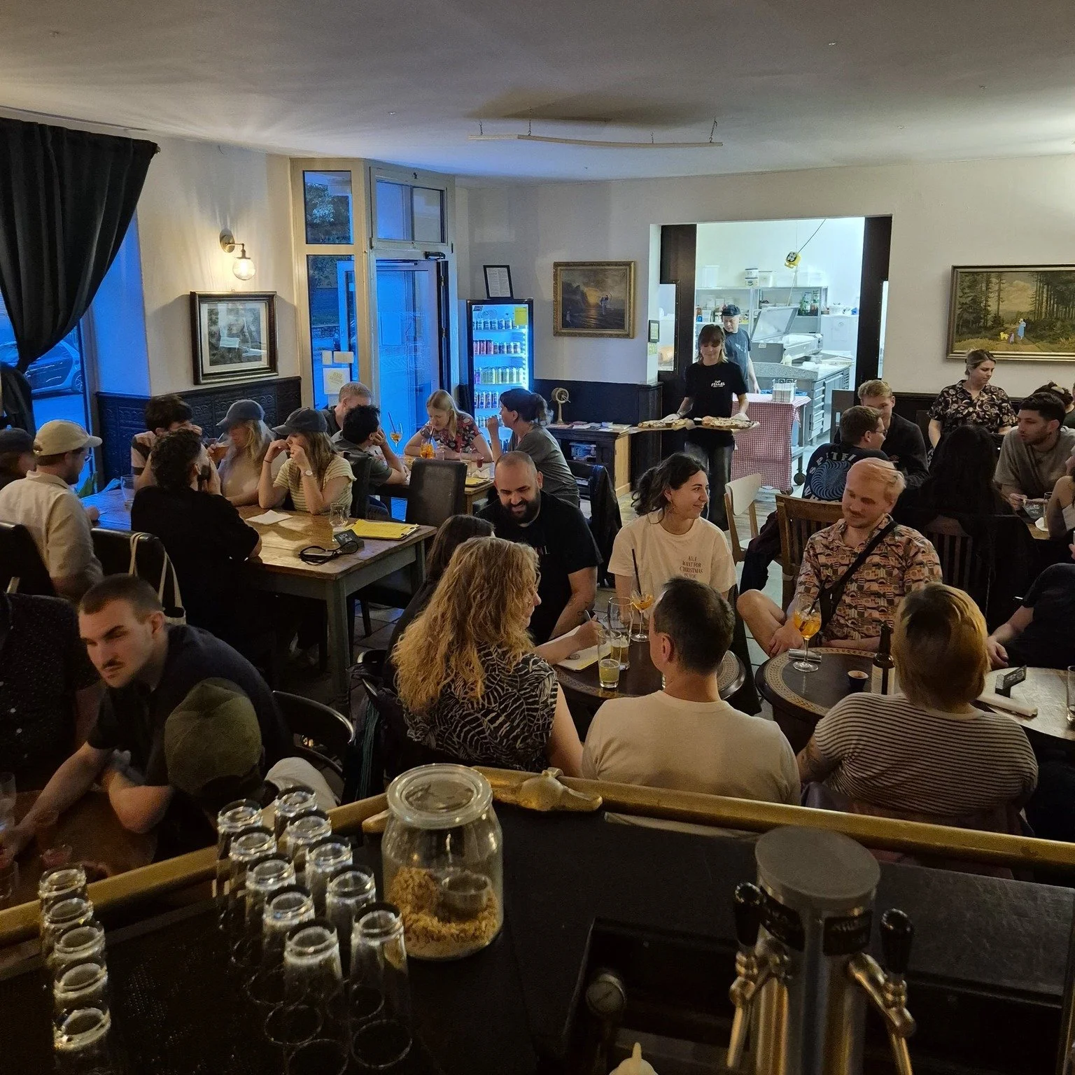 🧠✨ PUB QUIZ NIGHT ✨🧠 Jeden Mittwoch | 19:30 Uhr

Schnapp dir deine schlauesten Freunde, stell dein Dream-Team zusammen und zeig endlich das unn&uuml;tze Wissen, das du dir f&uuml;r den perfekten Moment aufbewahrt hast!

🍺 Frisches Gorilla-, Two Fe