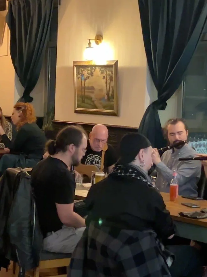 🍀🍻 Was f&uuml;r ein St. Patrick&rsquo;s Day! Wir sind immer noch ganz begeistert von diesem Abend 💚

Ein riesiges Dankesch&ouml;n an unsere Irish Music Gruppe, die sich seit Jahren jeden Sonntag bei uns trifft und diesen Tag wieder so besonders ge