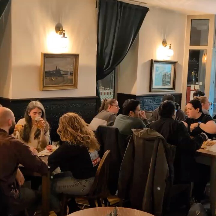 🧠🍻 Bist du eher der unn&uuml;tzes Wissen-Profi oder einfach gut im Raten? 👀

Egal &ndash; bei unserem Pub Quiz jeden Mittwoch um 19:30 Uhr z&auml;hlt Teamgeist, Bier und ein bisschen Gl&uuml;ck!

Erwarte knifflige Fragen, lustige Momente und nat&u