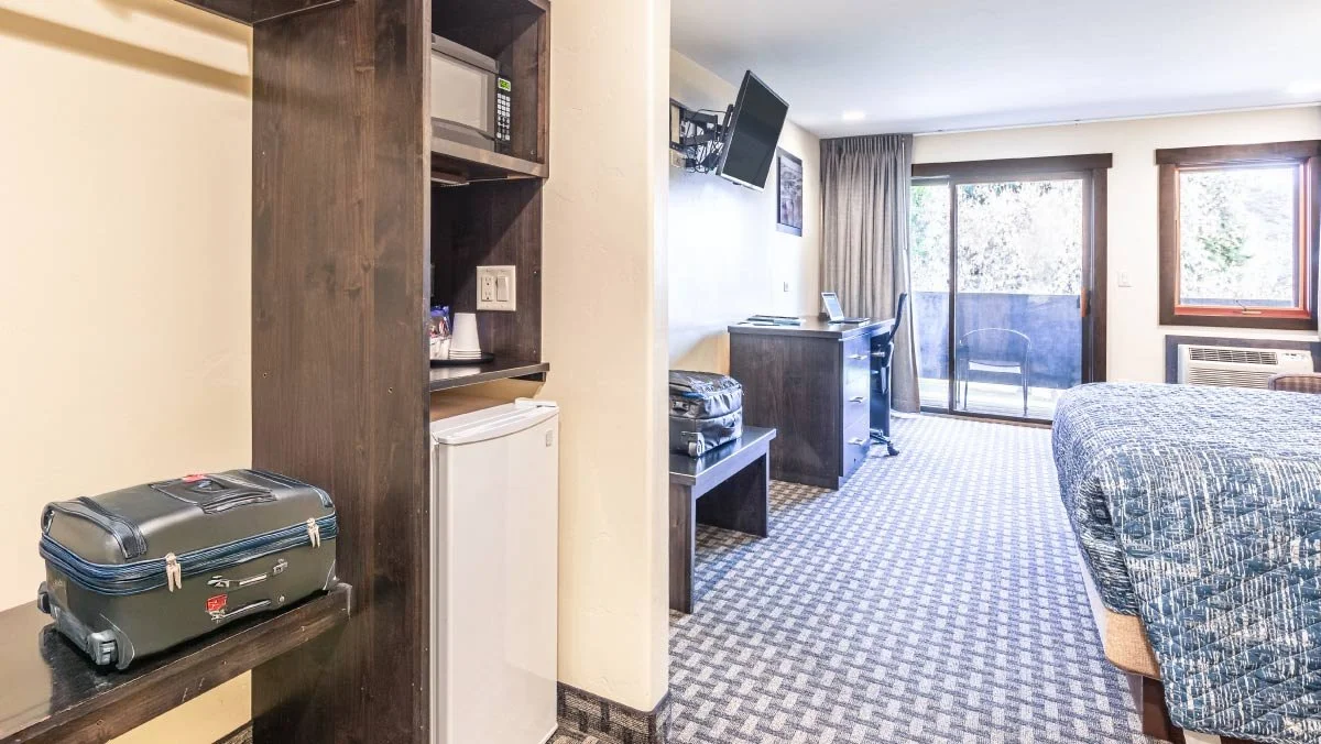 The Rabbit Ears Motel — 4