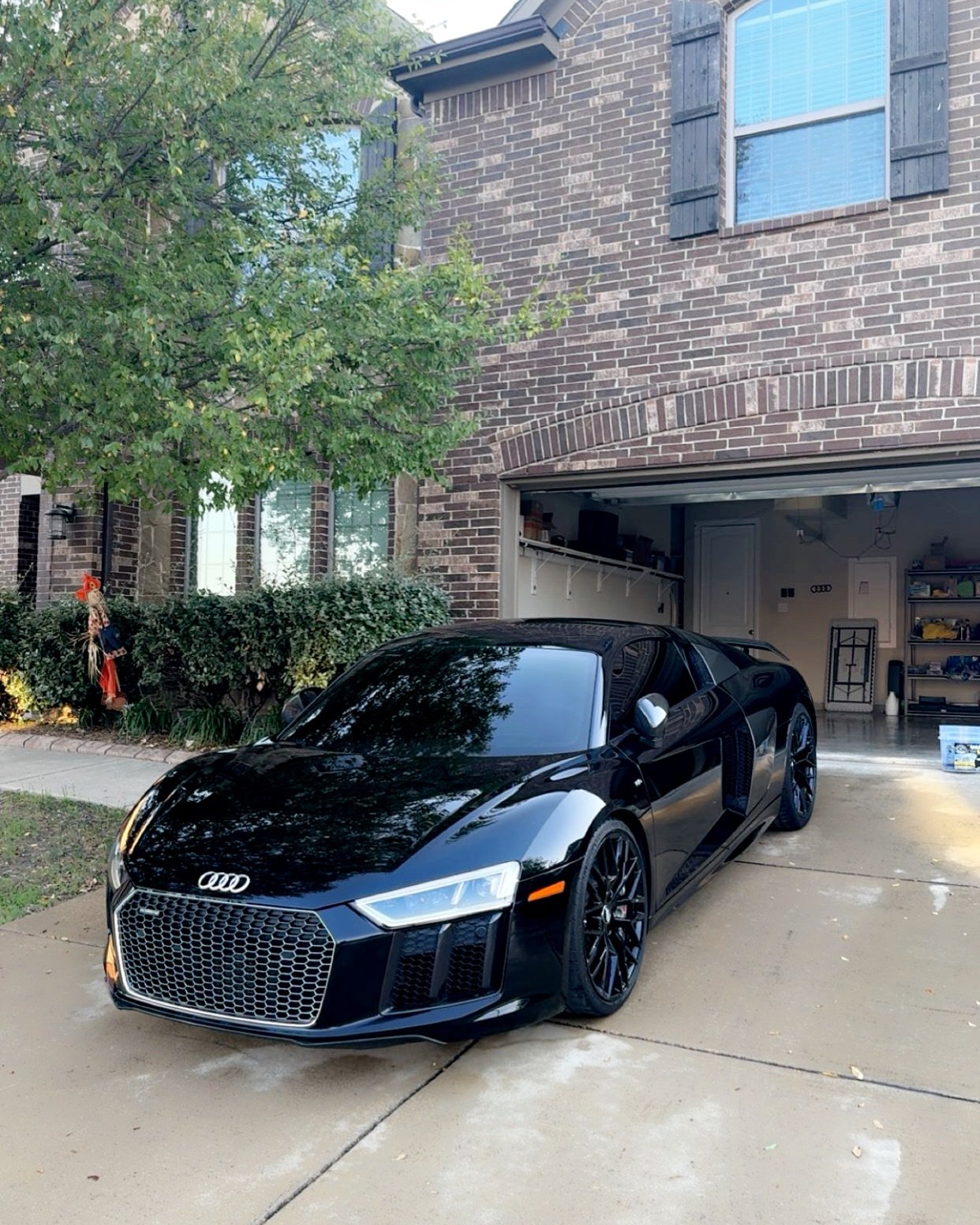 R8 in for a full interior and exterior detail 

click the link in our bio or DM us to book your appointment. 
.
.
.
.
.
#Dallas#FortWorth#Mobliedetail#CarWash