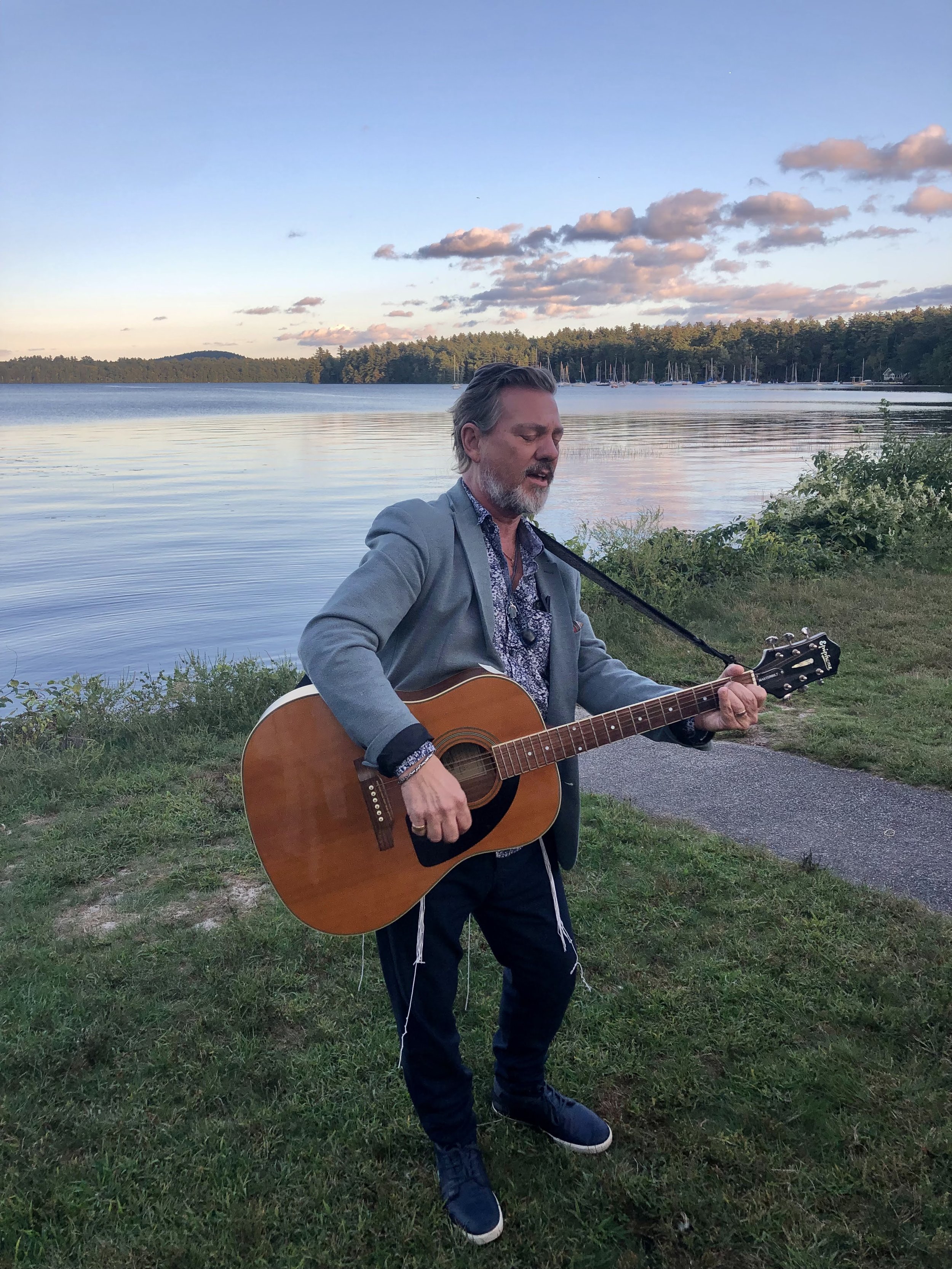 Tashlich rabbi singing.jpeg
