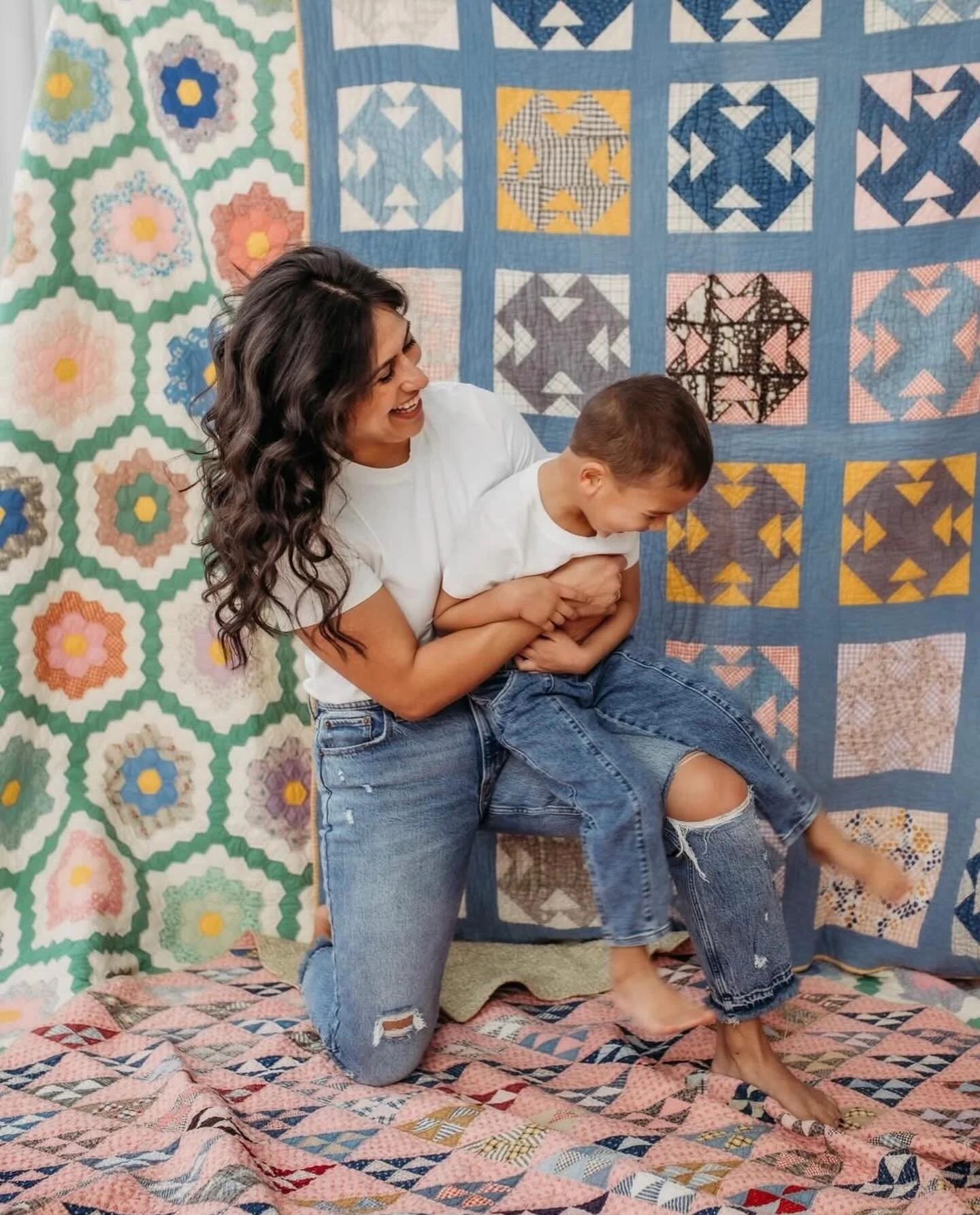such a great set from @annabelle_bphotography 🌟. love how she brought these quilts in to personalize a backdrop. We have lots of cool furniture in the space but you can always bring your own stuff too!