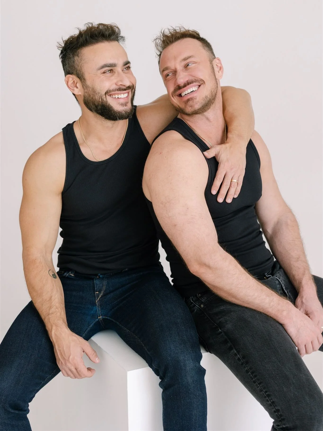 more than a little obsessed with this engagement sesh from @lindseybillingsphoto 🔥🔥🔥

also hiiiii everyone!! I haven&rsquo;t been here much lately because, well - life is life-ing!  in addition to running this studio, I&rsquo;m also raising two yo