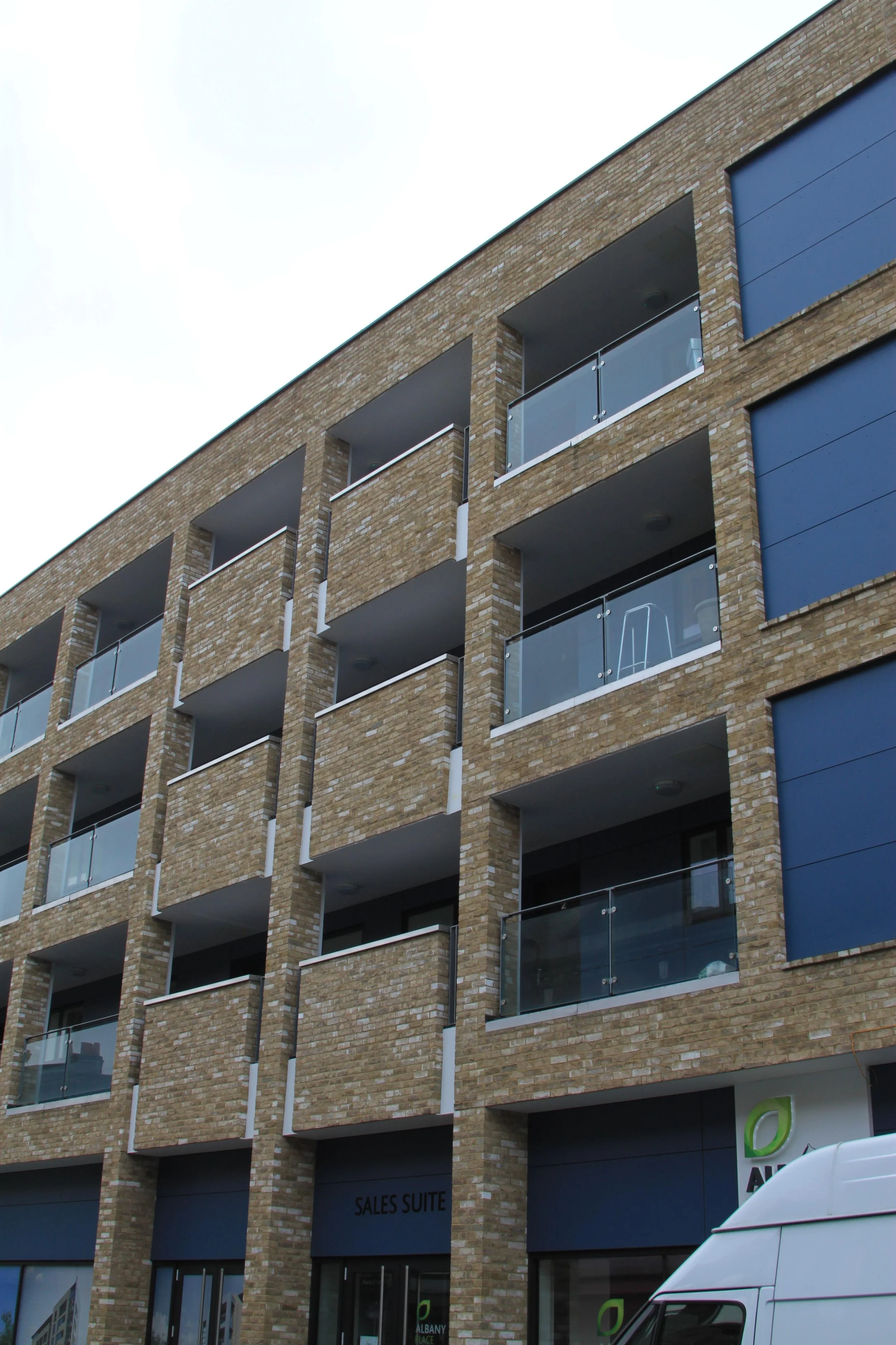 LBA_Aylesbury_Balcony 01.jpg