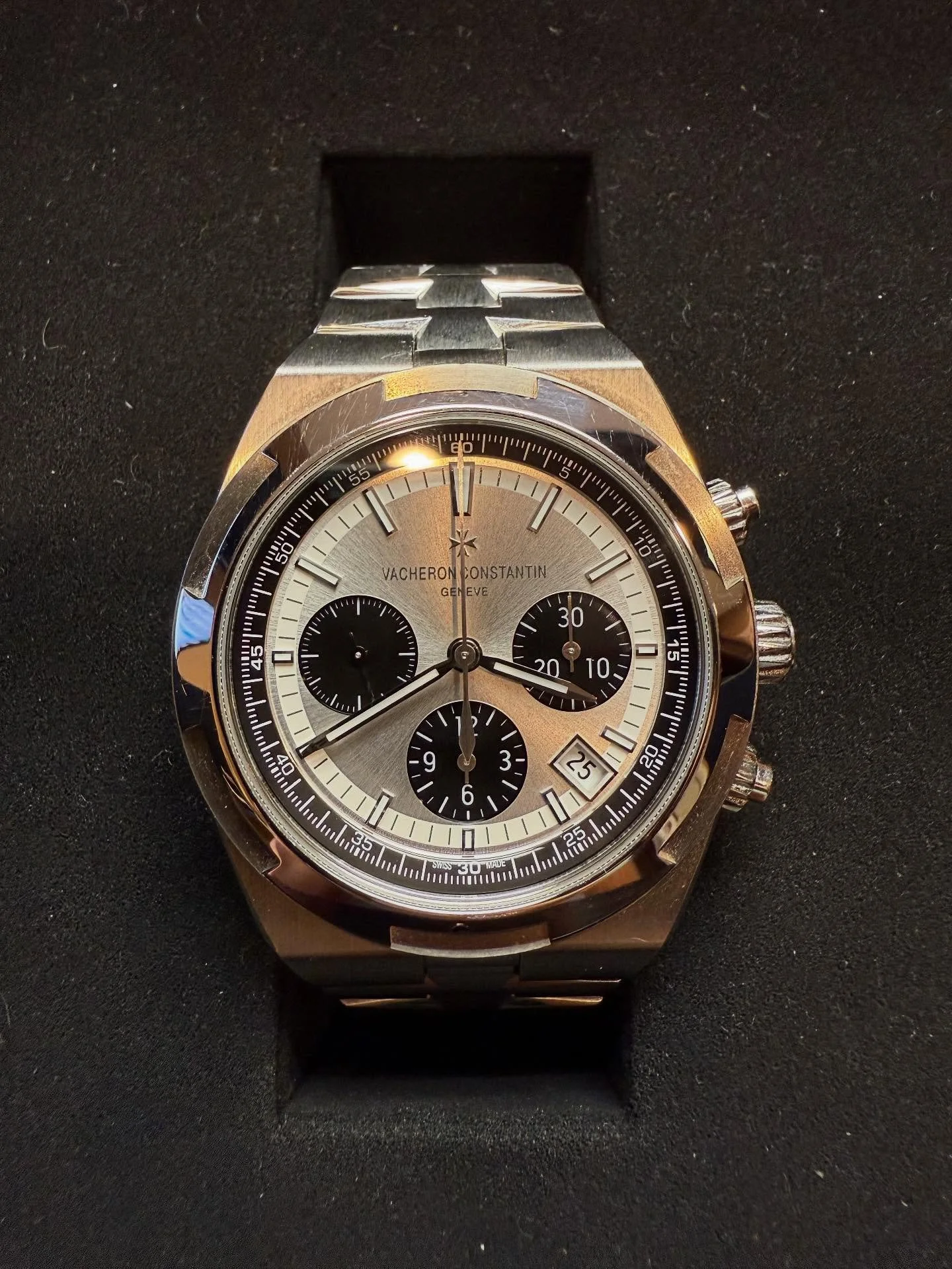 If Rolex is king then Vacheron is God

Ref: 5500v
Price: $31,750 
Includes: Full set
Condition: Great 
Dm to purchase 

Comps in the mid to high 30s