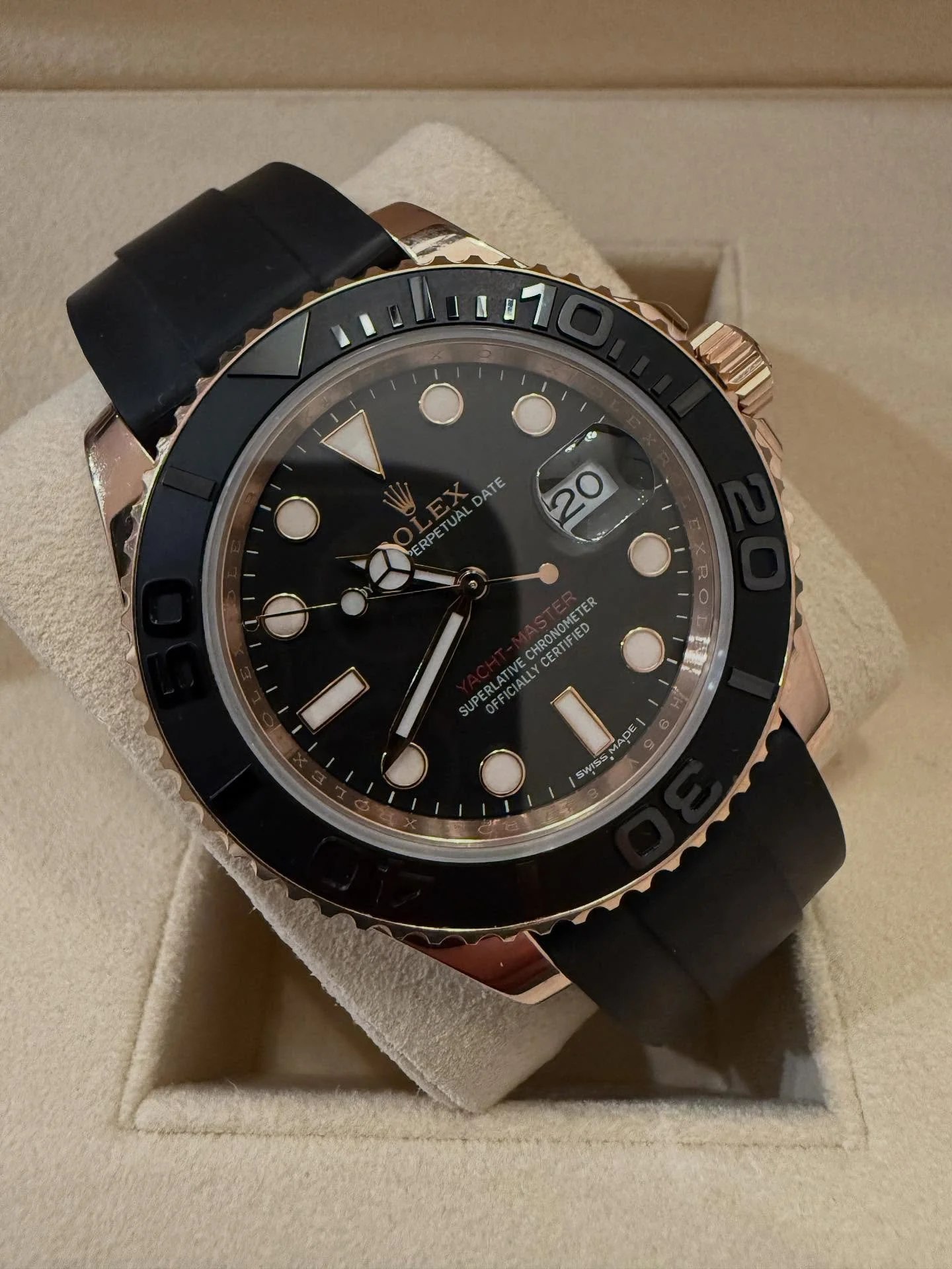Rolex Yachtmaster 40 Rose Gold
Ref: 116655
Price: $24,750
Includes: full set 2019 Card
Condition: Retail Ready 10/10

E E and E F straps included

Please dm to purchase 
#rolex  #yachtmaster #rosegold
