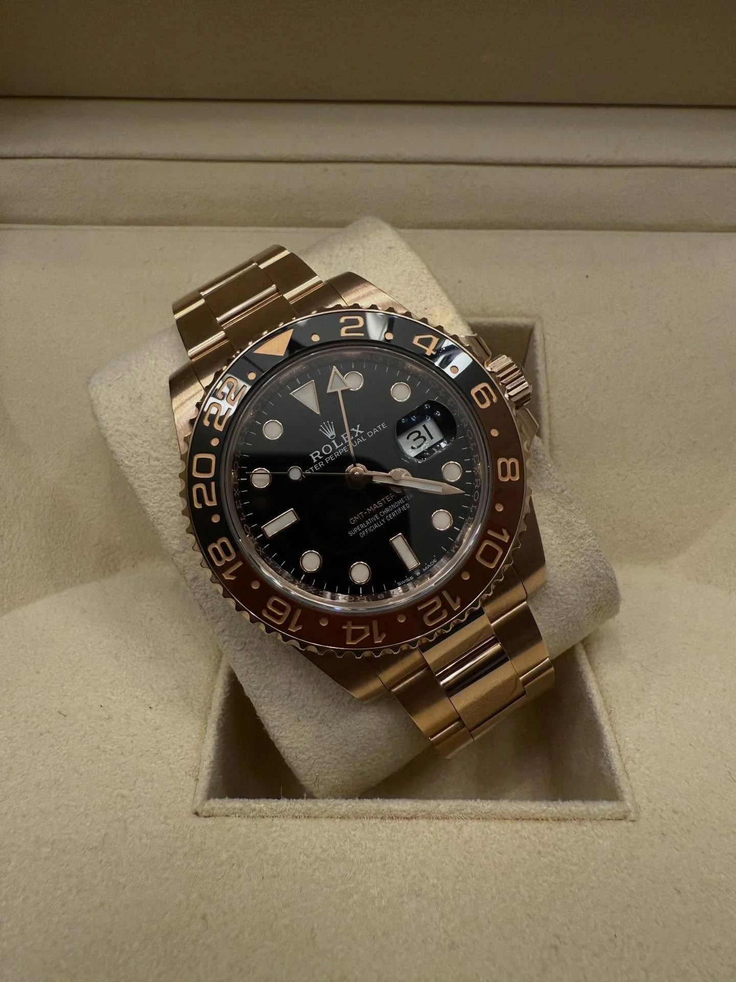 ROLEX 
GMT Rootbeer 2019
Ref: 126715chnr
Includes: complete 2019
Condition: Great condition see pictures
Price: 💸37,950 plus label 

PM to purchase