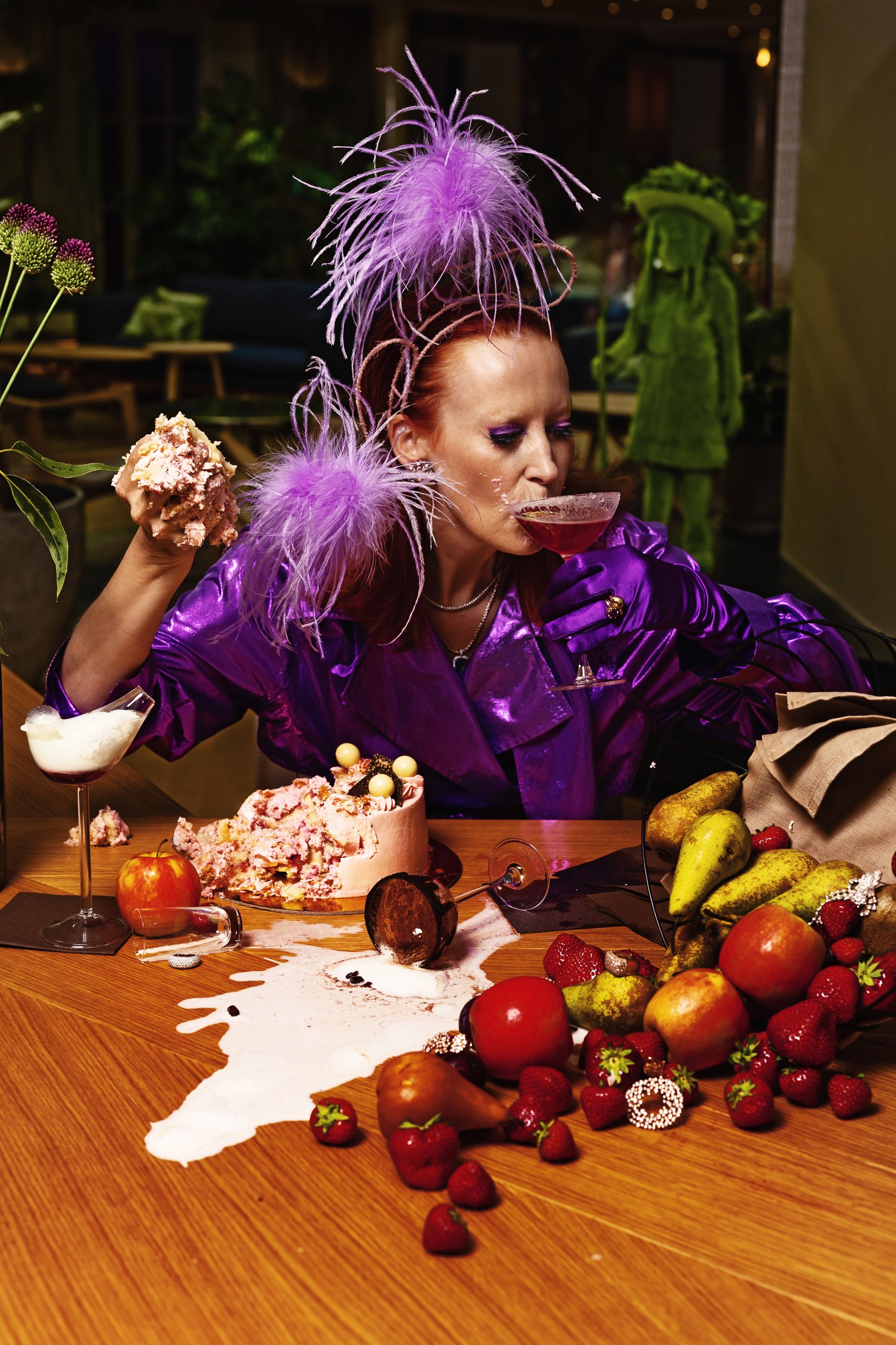 Purple Trench Coat: Miia Halmesmaa |
Headpiece: Paula Kasu |
Jewellery: Atelier Torbjörn Tillander |
Gloves: Stylist's collection
