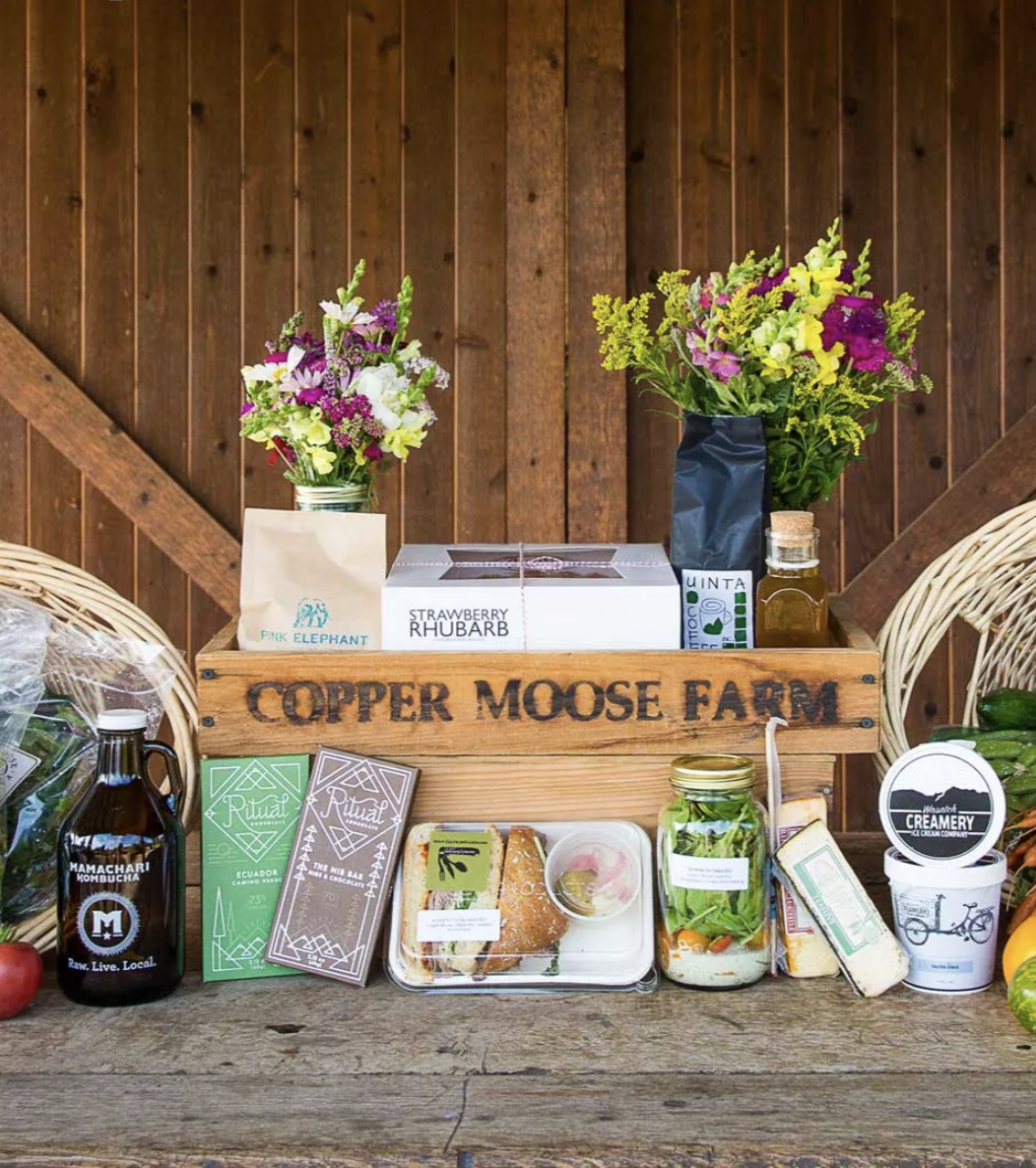 Compras en el puesto de Copper Moose Farm