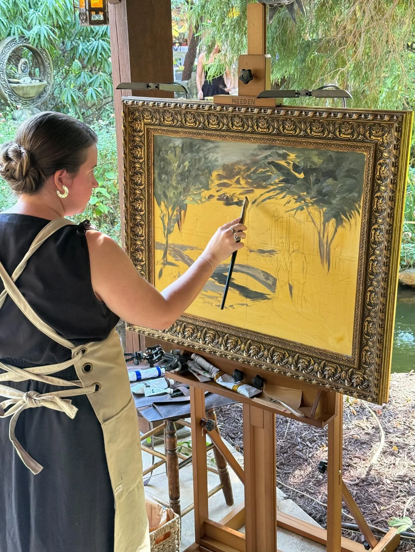 I felt like royalty at this wedding having the guests come across the little coi pond on bridge to visit me and see what I was painting. 10 out of 10 painting location 🙌 

#oilpainting #livepaintng #liveweddingpainting #weddingartist #travelersrest 