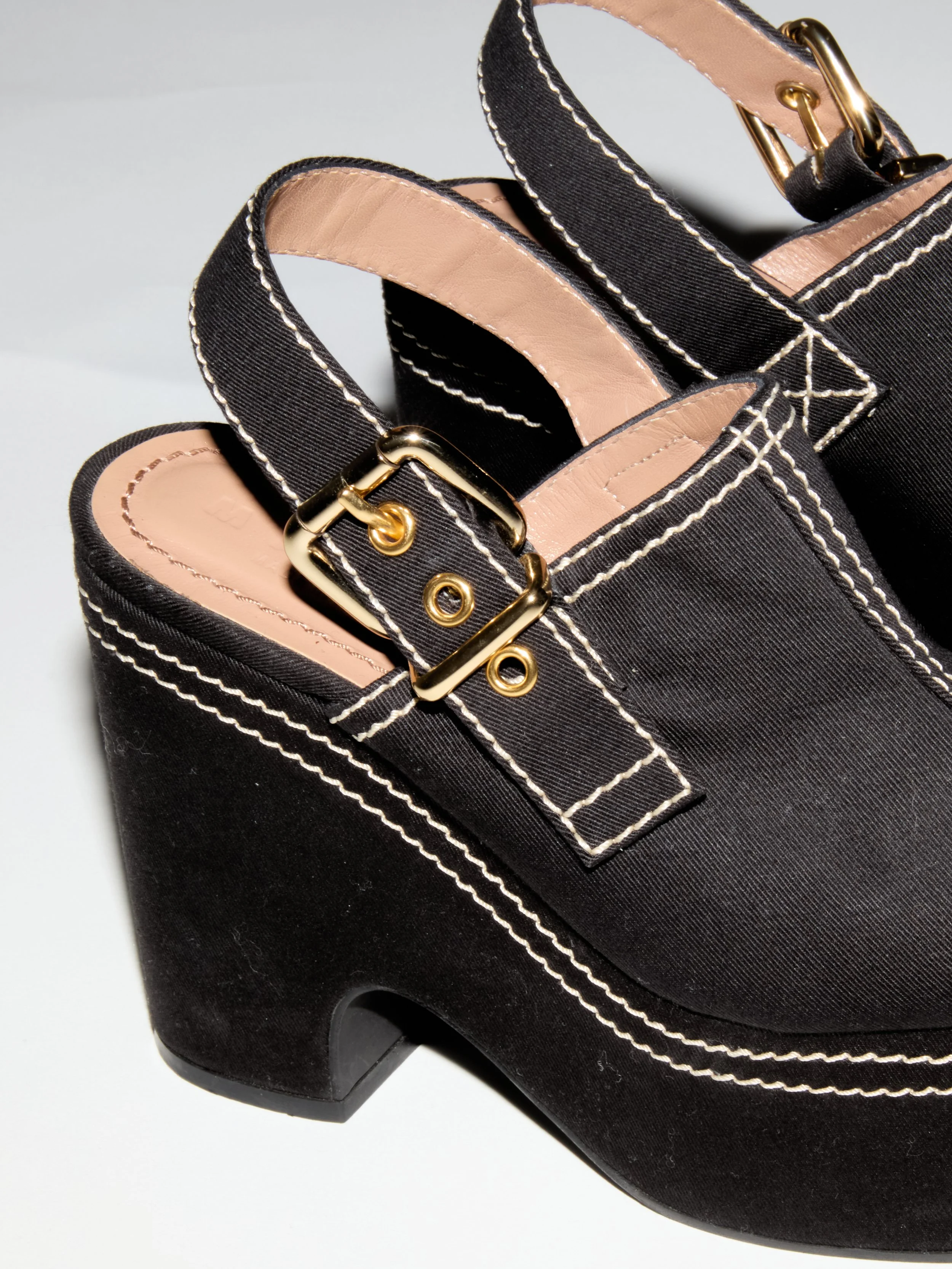 Thumbnail 2798bfaf-16c1-4f10-936e-3db4de216895