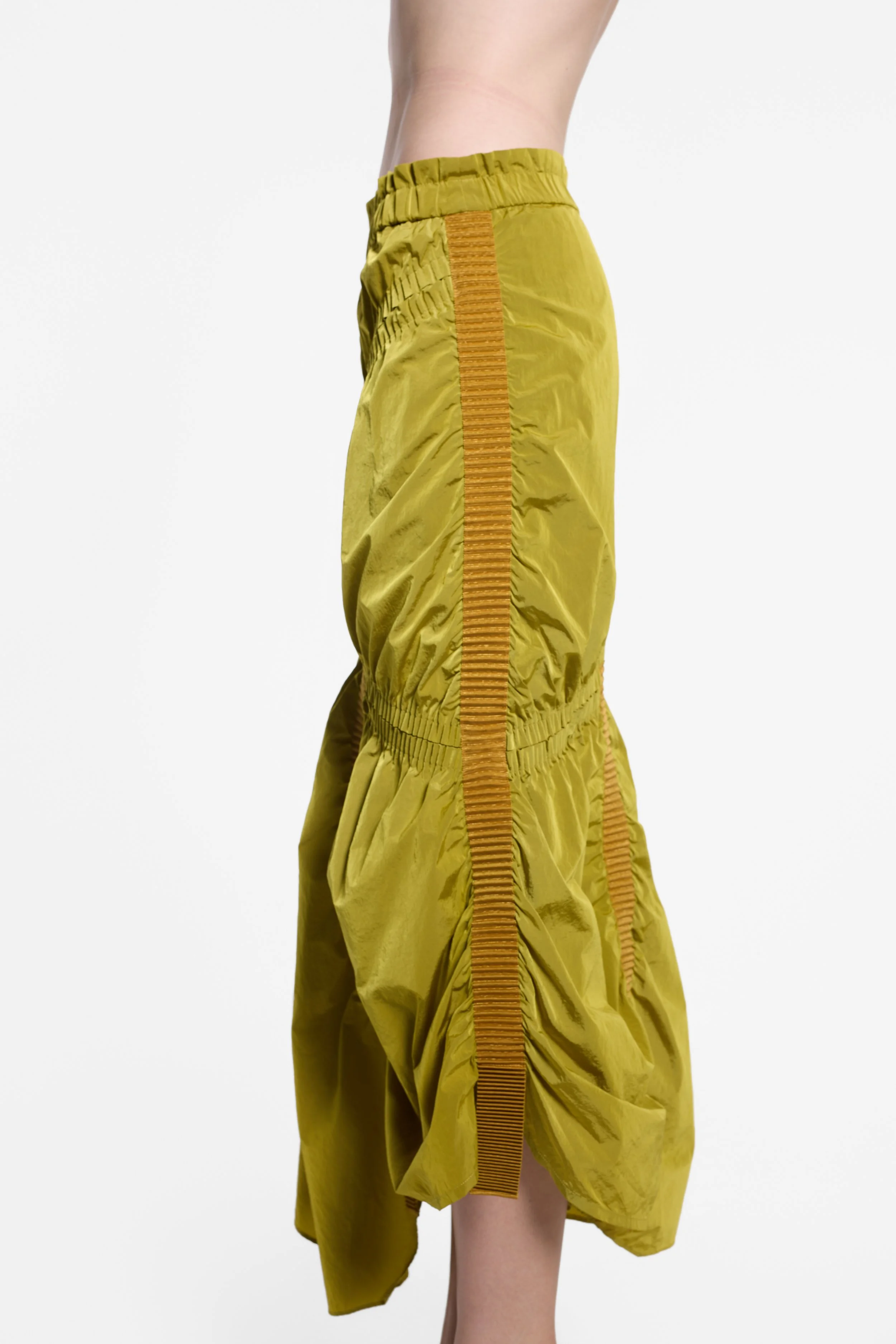 Close-up of crinkled technical fabric and diagonal gathering on UN3D skirt