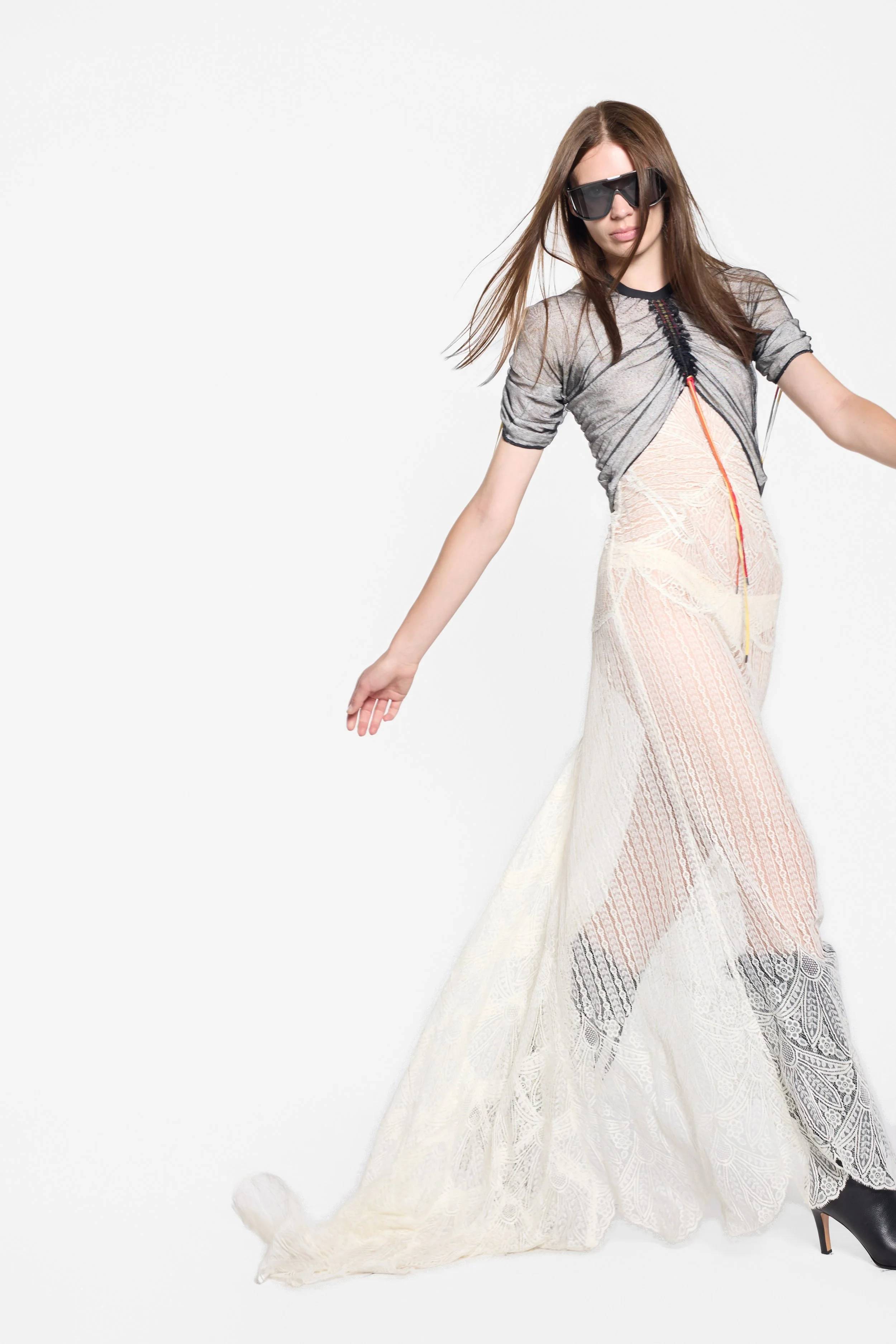 Detail of scalloped lace hem and train on Anna Kara ivory gown
