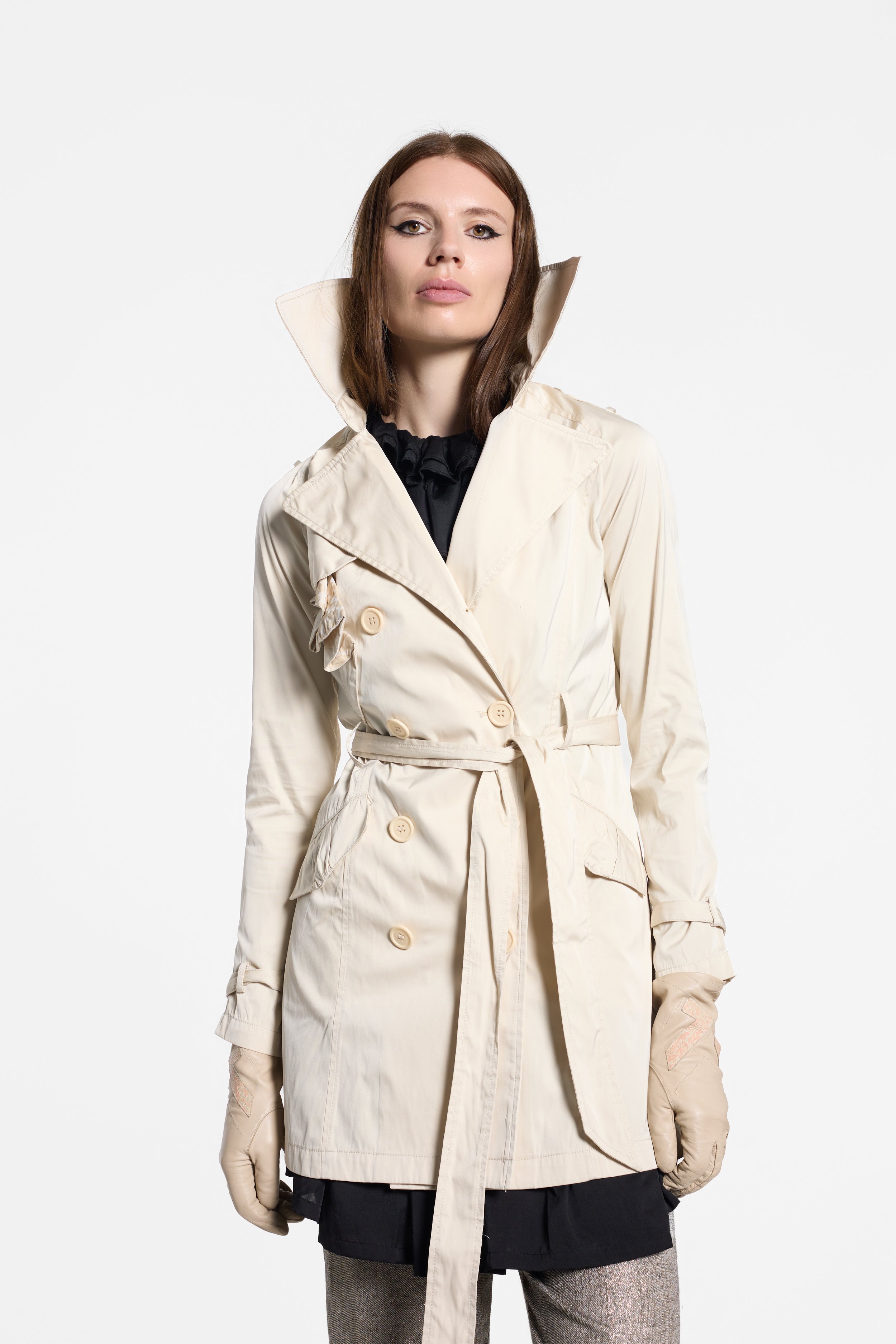 Close-up of oversized notched collar and double-breasted buttons on Chelseagarb coat