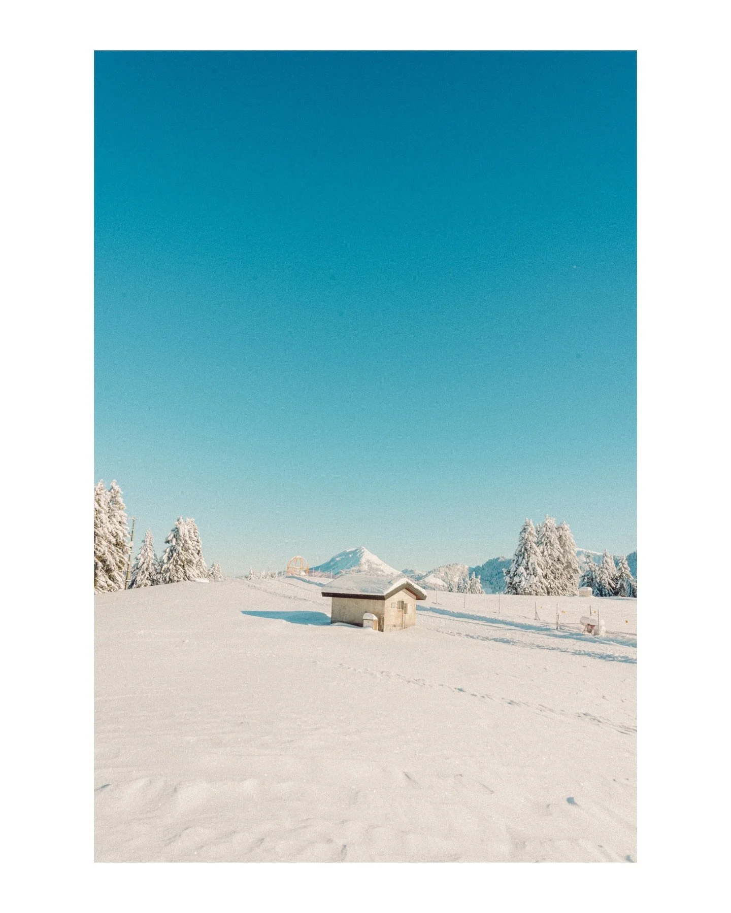 Les Pl&eacute;iades were just glowing, soft light brushing the snowfields, long shadows stretching across the pines, and that peaceful hush you only get after fresh snowfall.

There&rsquo;s something addictive about these quiet moments up here&hellip