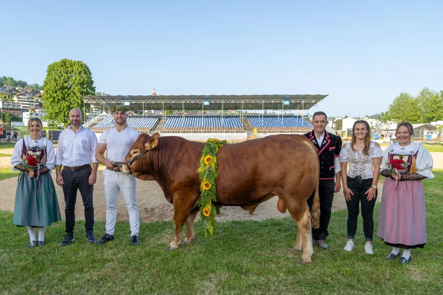 Roman Wandeler mit dem Siegermuni Ford