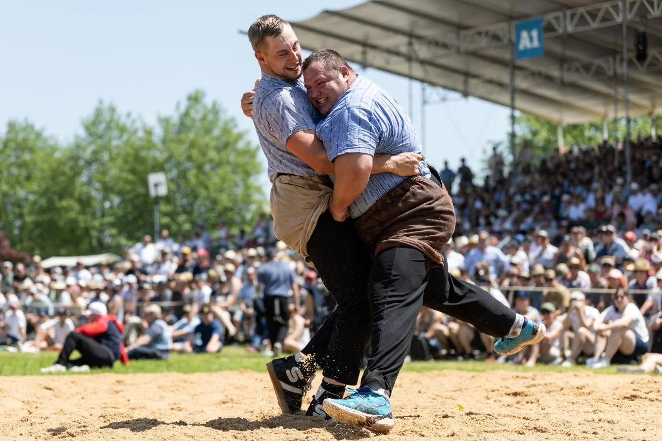 Domenic Schneider im Kampf gegen Silvan Appert