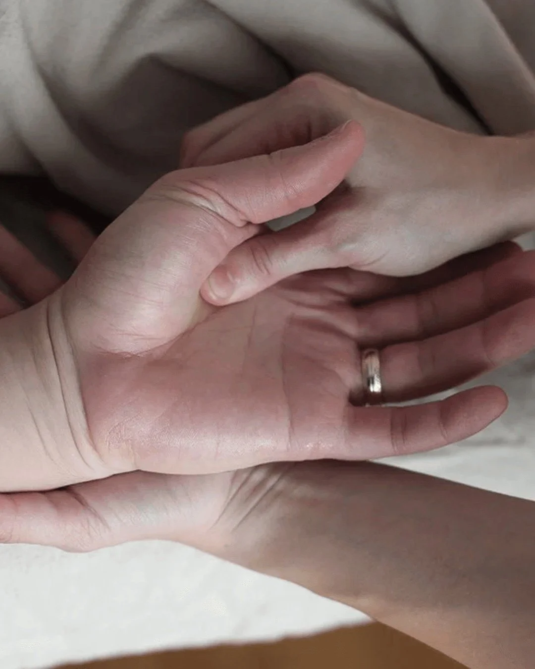 Tu portes quoi depuis trop longtemps sans t'en rendre compte ?

La massoth&eacute;rapie douce, c'est bien plus qu'un simple massage : c'est un espace pour rel&acirc;cher ce que tu gardes en toi depuis trop longtemps. Chaque soin t'invite &agrave; red