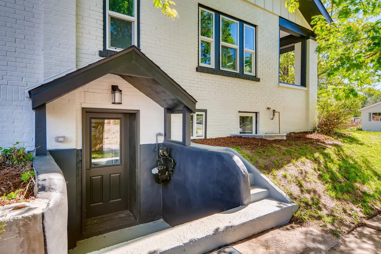 2000-s-ogden-st-denver-bungalow-renovation-01.jpg