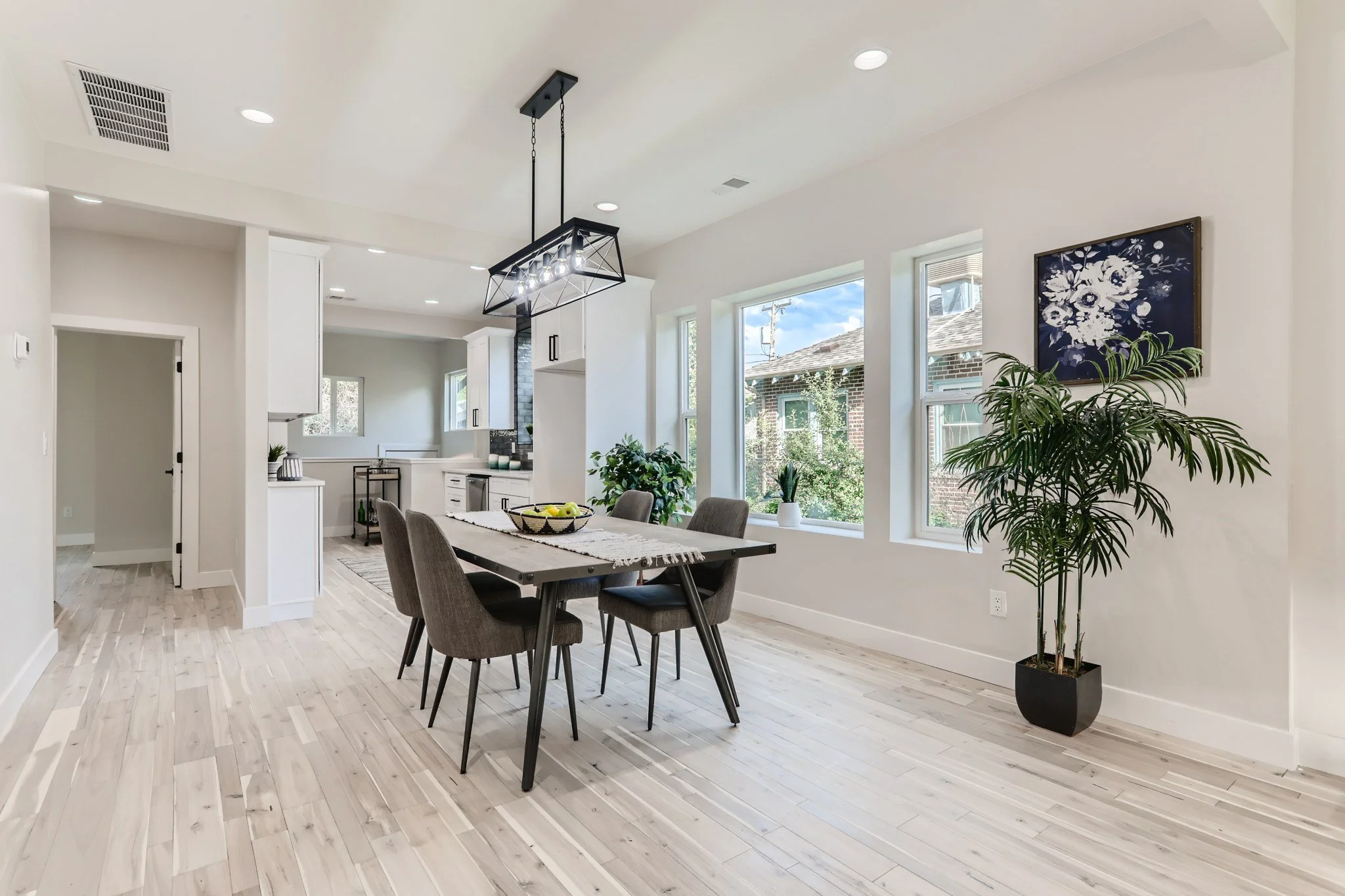 14 Dining Room.jpg