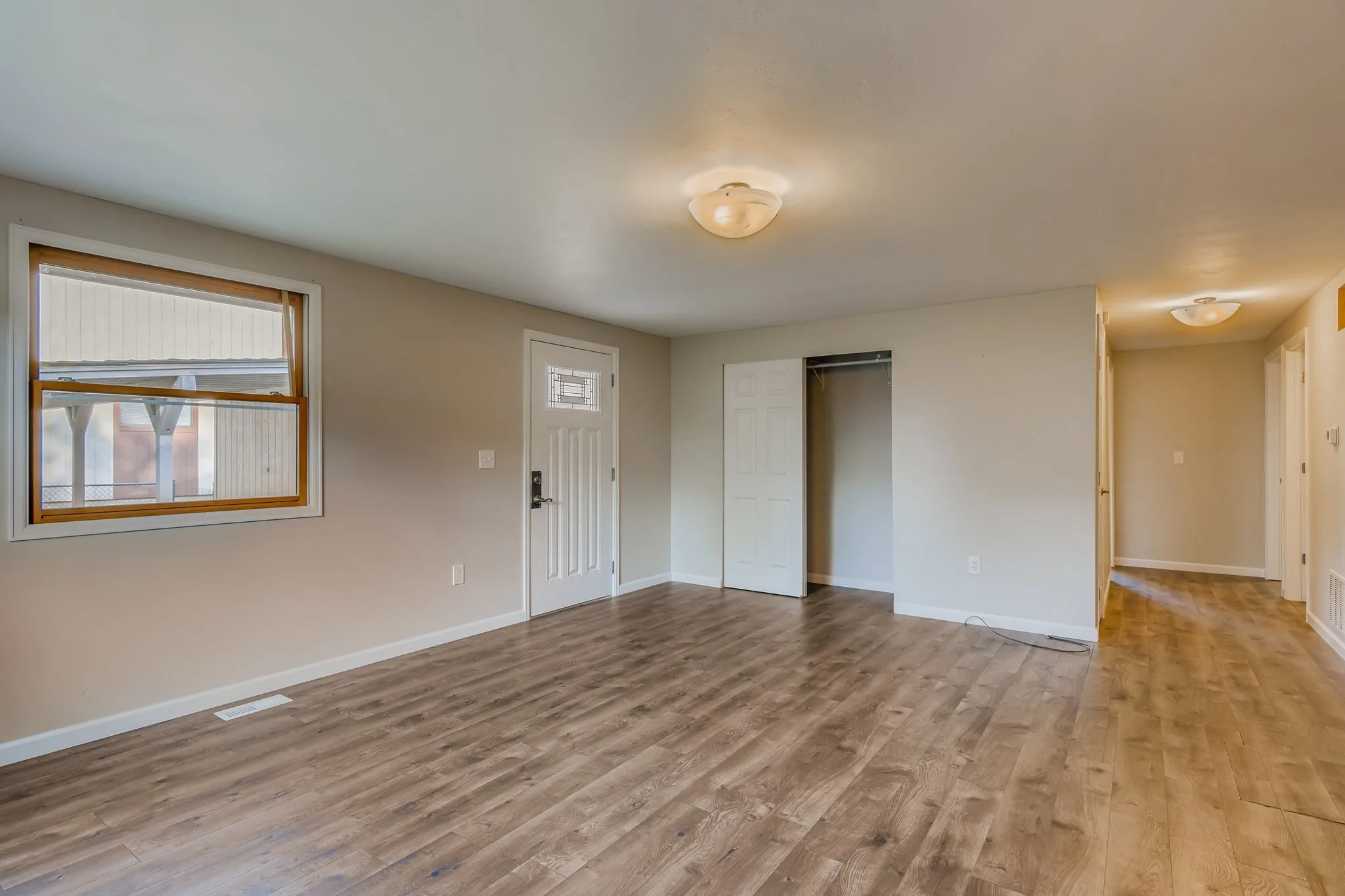 08 Living Room.jpg